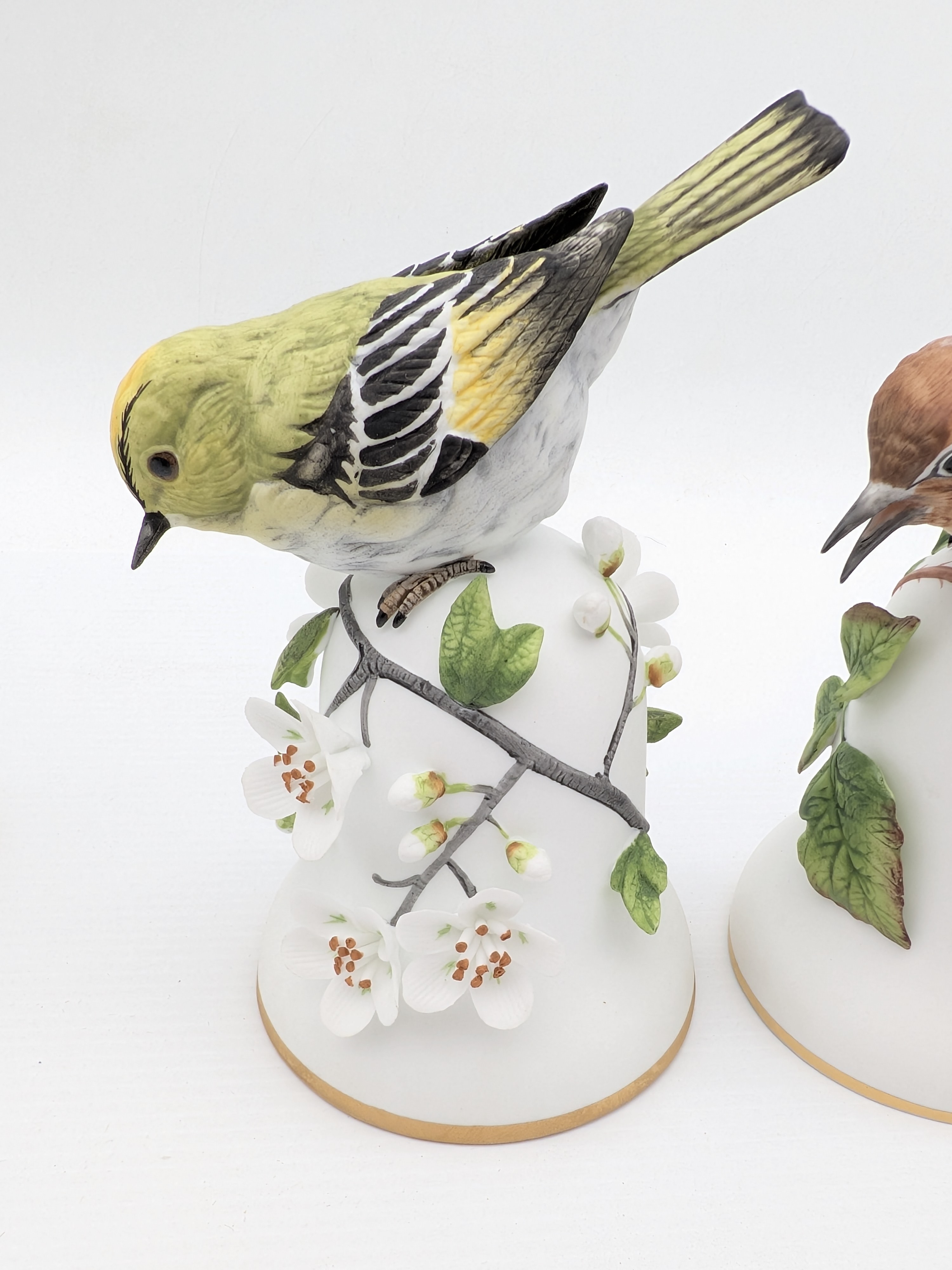 Set of Five Franklin Porcelain 'Songbirds of the World' Bells by Peter Barrett, 1980's — Lot 057, photograph 6