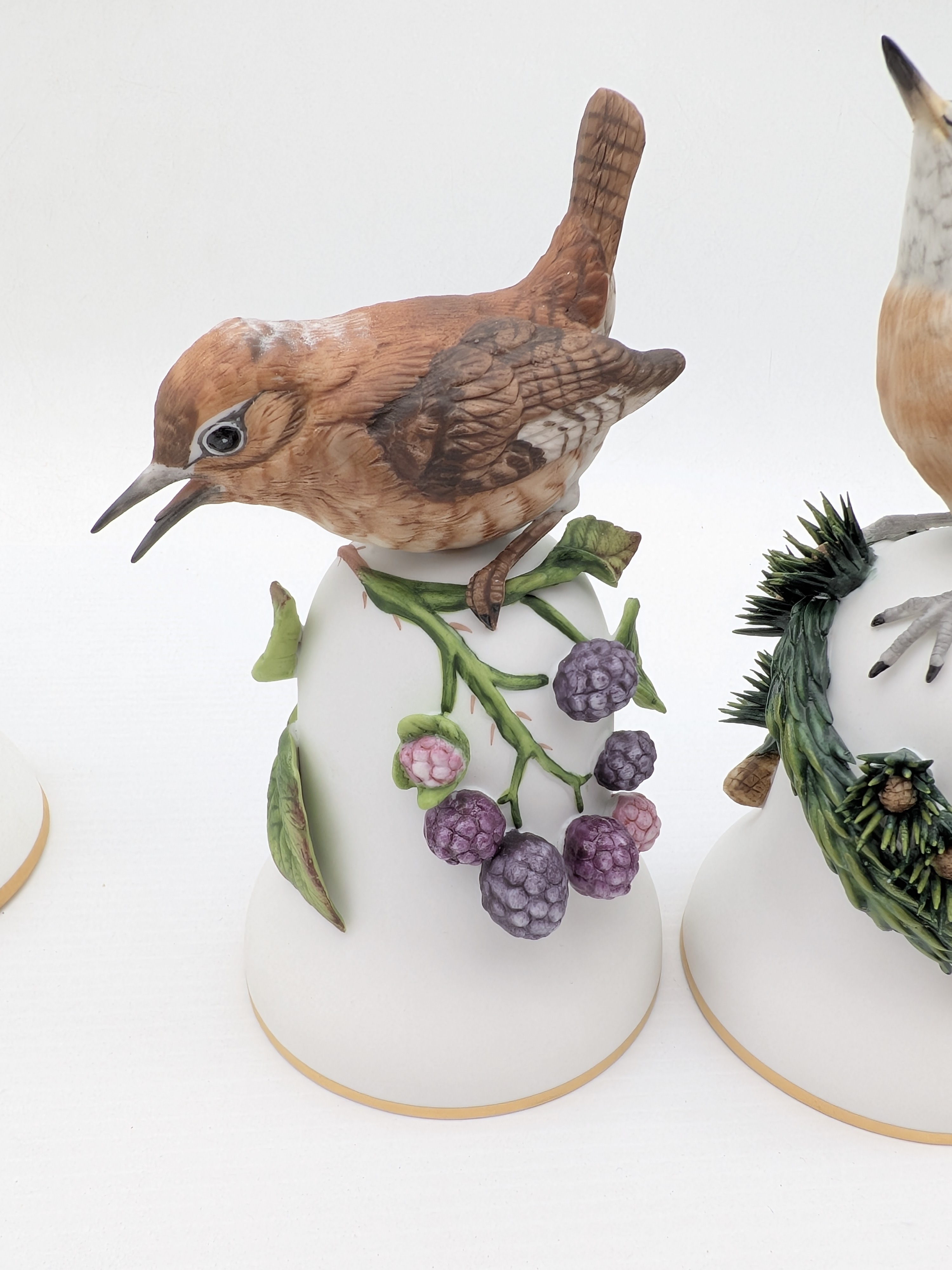 Set of Five Franklin Porcelain 'Songbirds of the World' Bells by Peter Barrett, 1980's — Lot 057, photograph 8