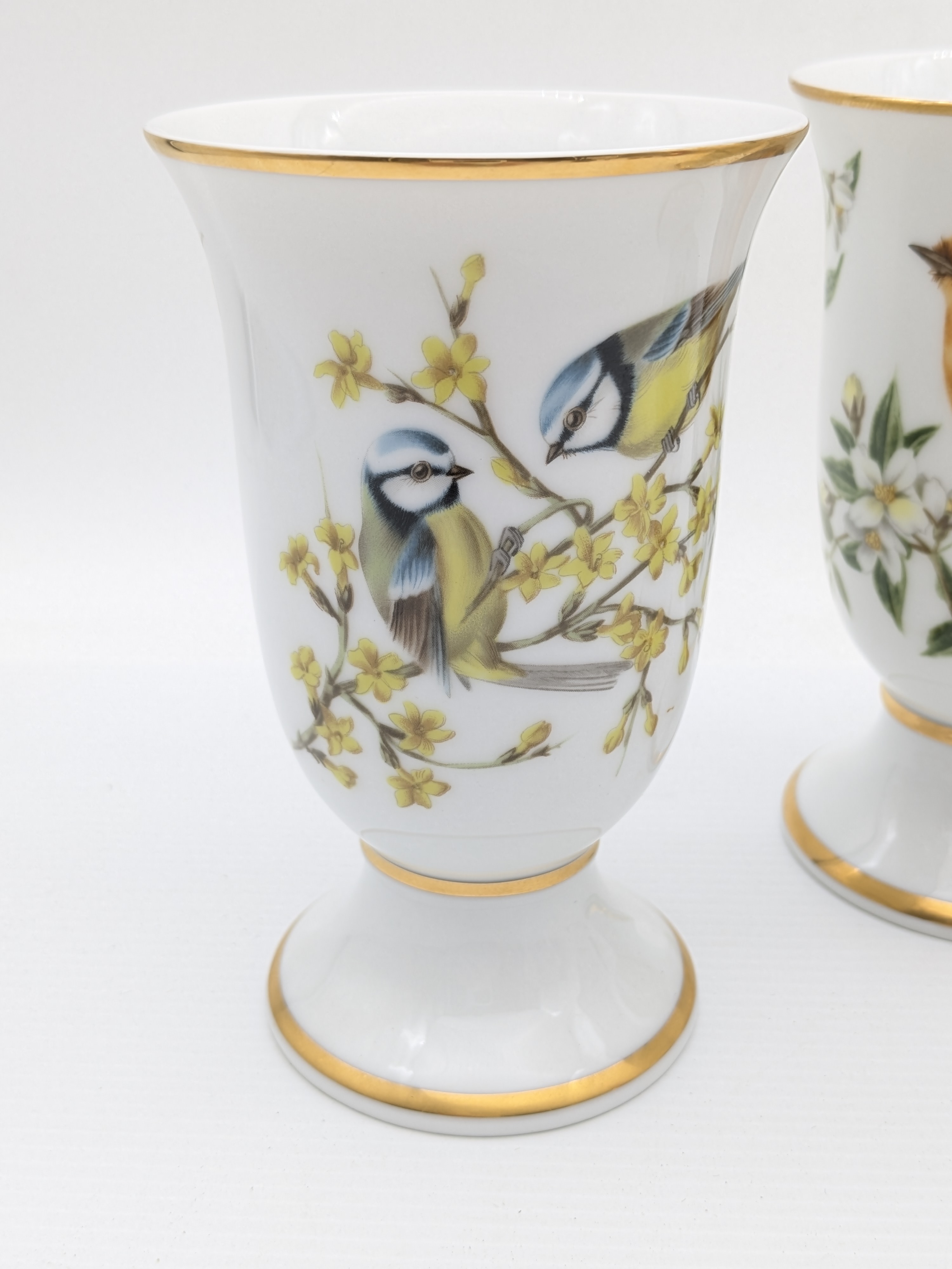 Three Oiseaux Chanteurs de l'Europe [European Songbirds] Limited Edition Franklin Porcelain Vases, 1981 — Lot 058, photograph 2