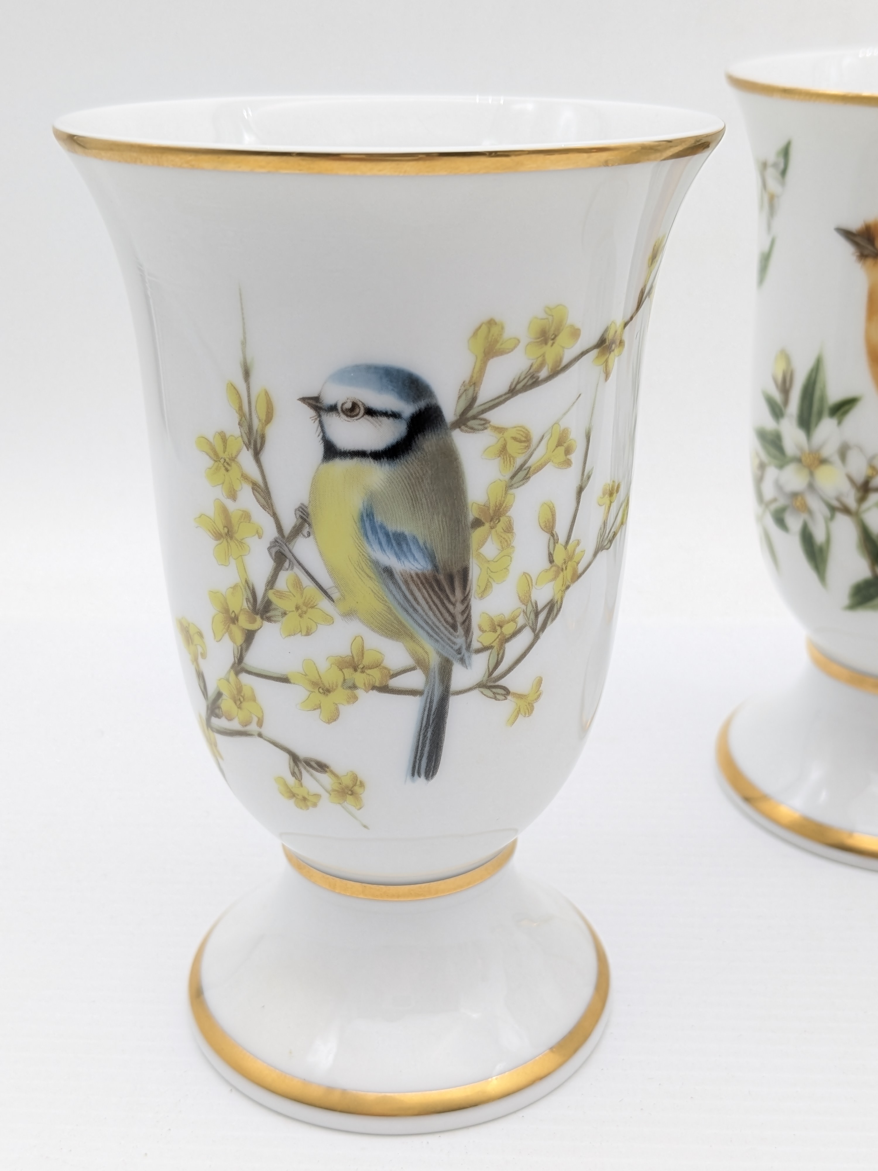 Three Oiseaux Chanteurs de l'Europe [European Songbirds] Limited Edition Franklin Porcelain Vases, 1981 — Lot 058, photograph 3