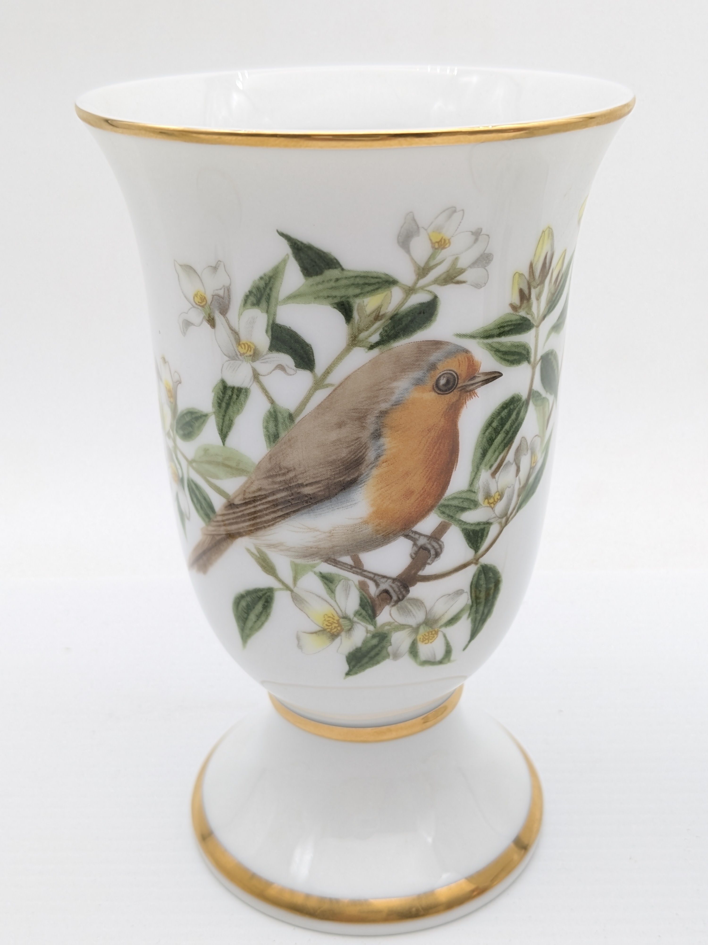 Three Oiseaux Chanteurs de l'Europe [European Songbirds] Limited Edition Franklin Porcelain Vases, 1981 — Lot 058, photograph 6