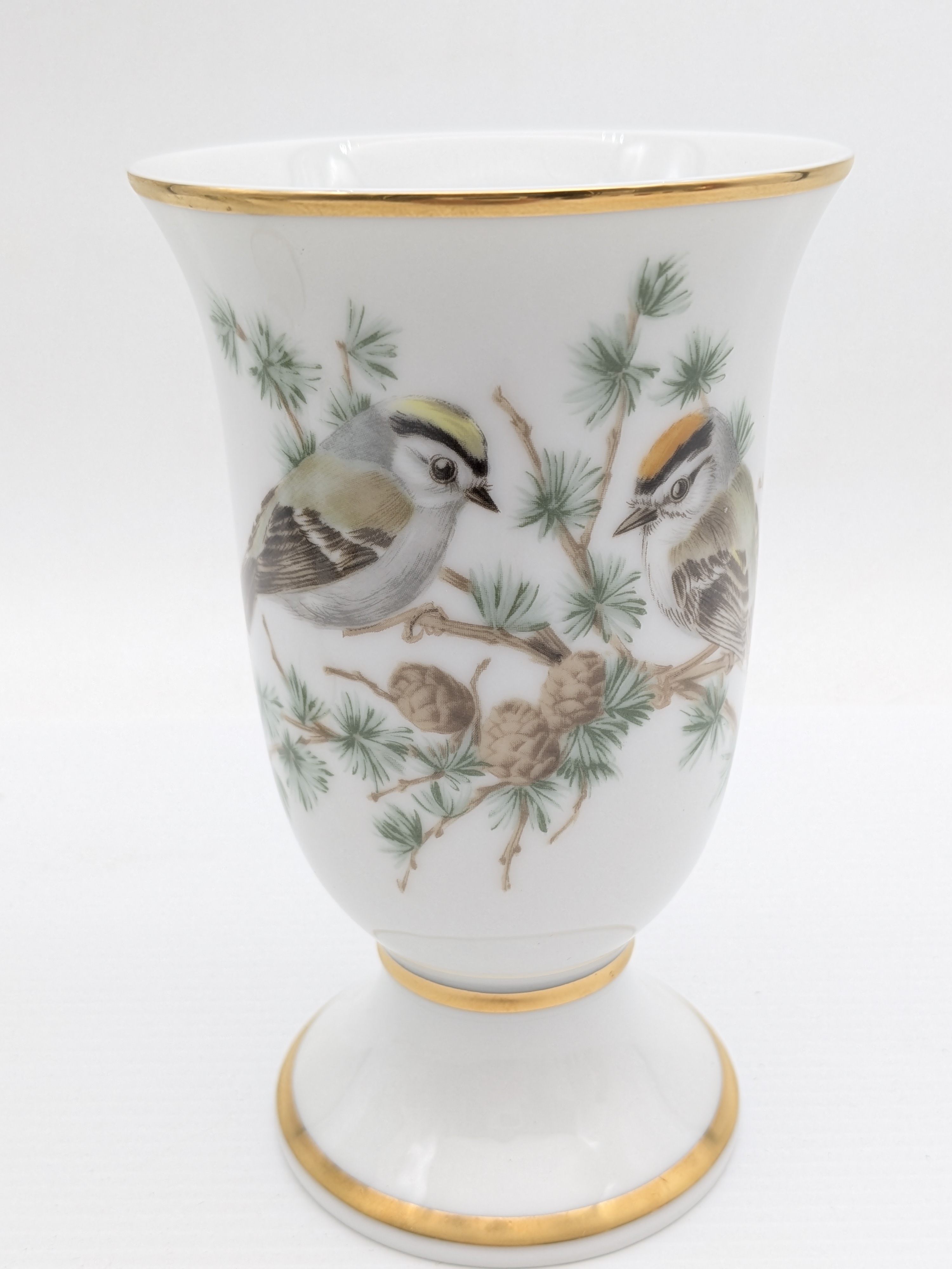 Three Oiseaux Chanteurs de l'Europe [European Songbirds] Limited Edition Franklin Porcelain Vases, 1981 — Lot 058, photograph 8
