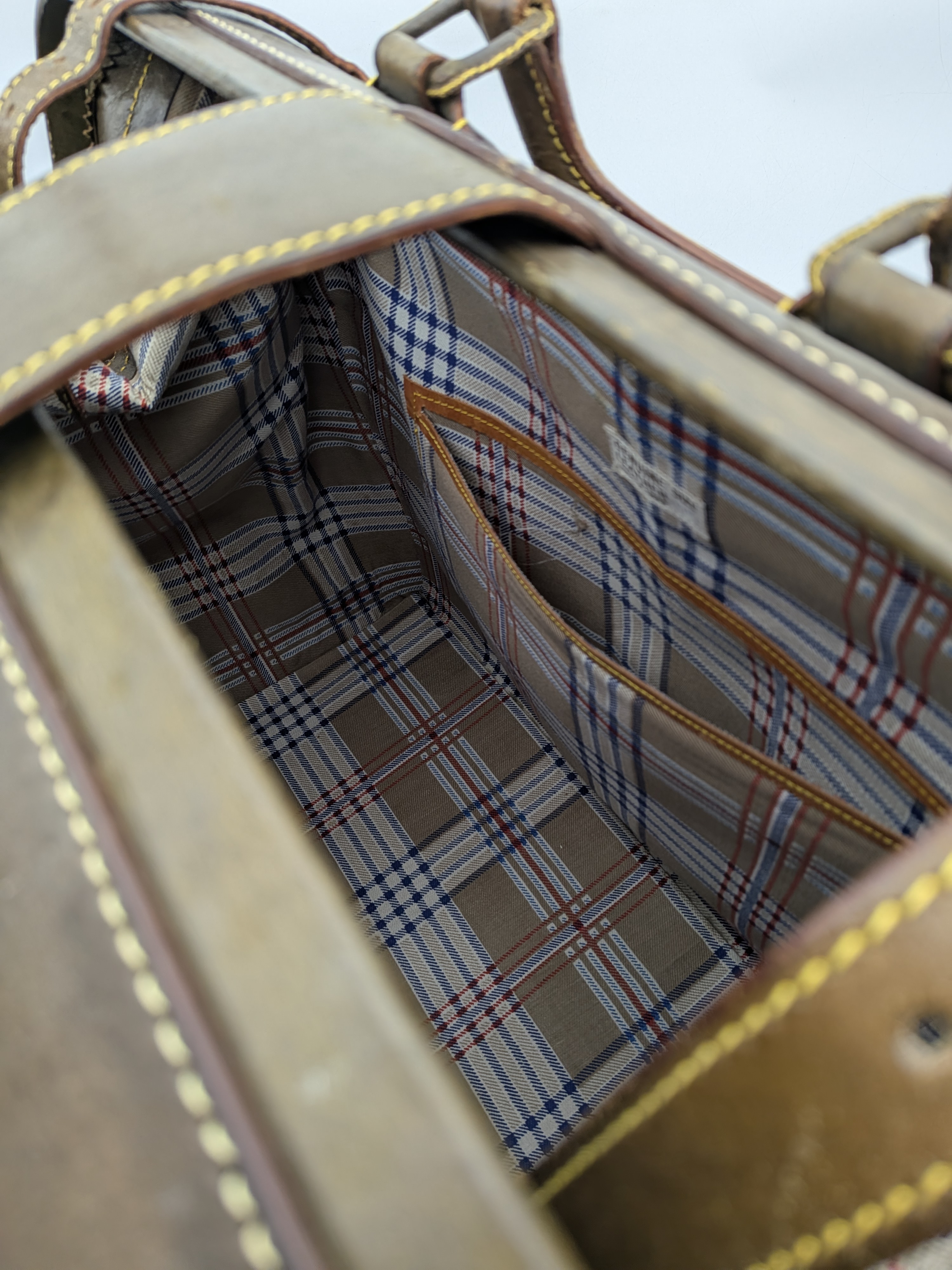 Vintage Brown Leather Doctor's / Gladstone Bag — Lot 114, photograph 4