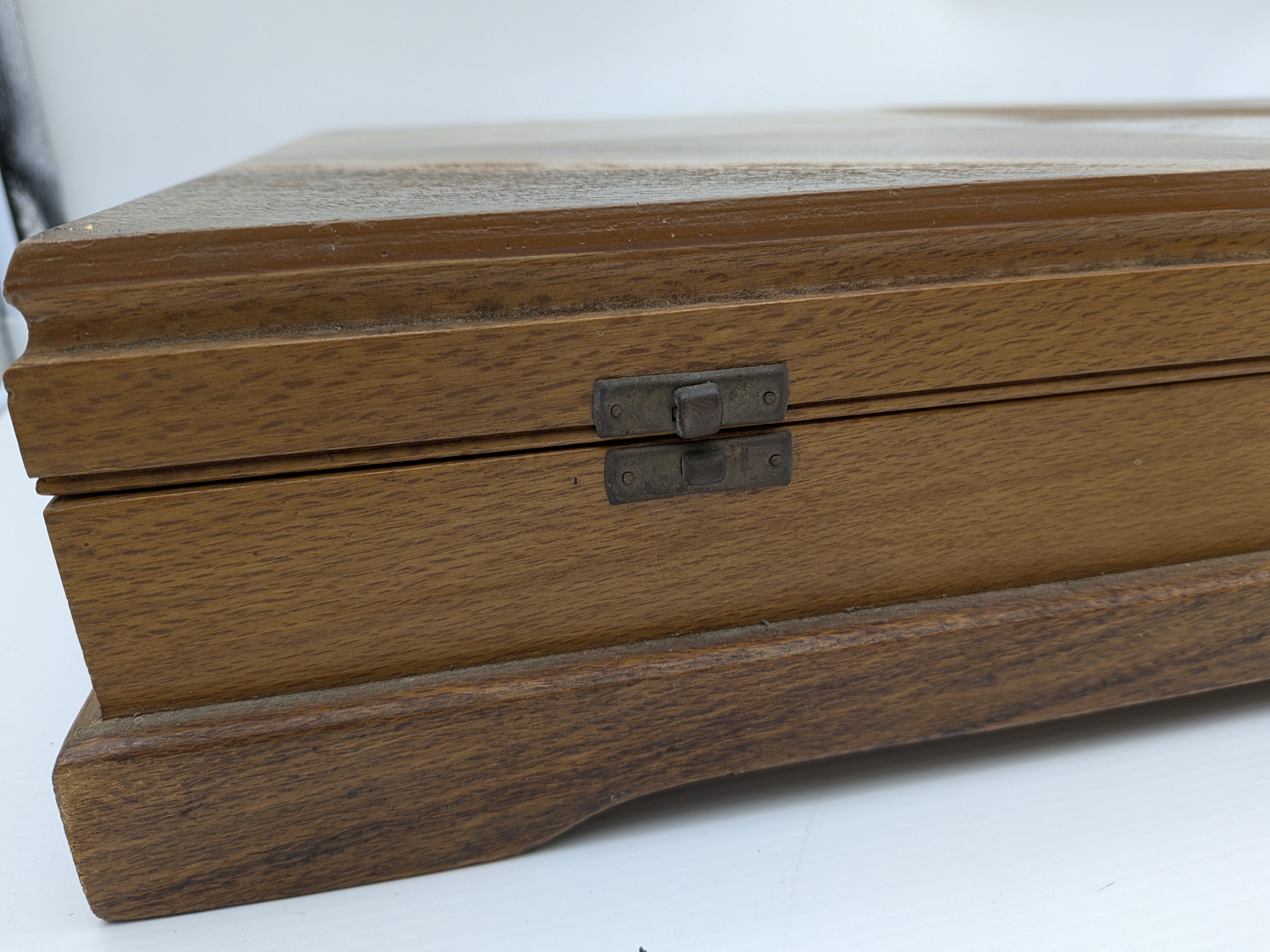 Vintage Cased Grosvenor Plate Cutlery Set — Lot 022, photograph 8