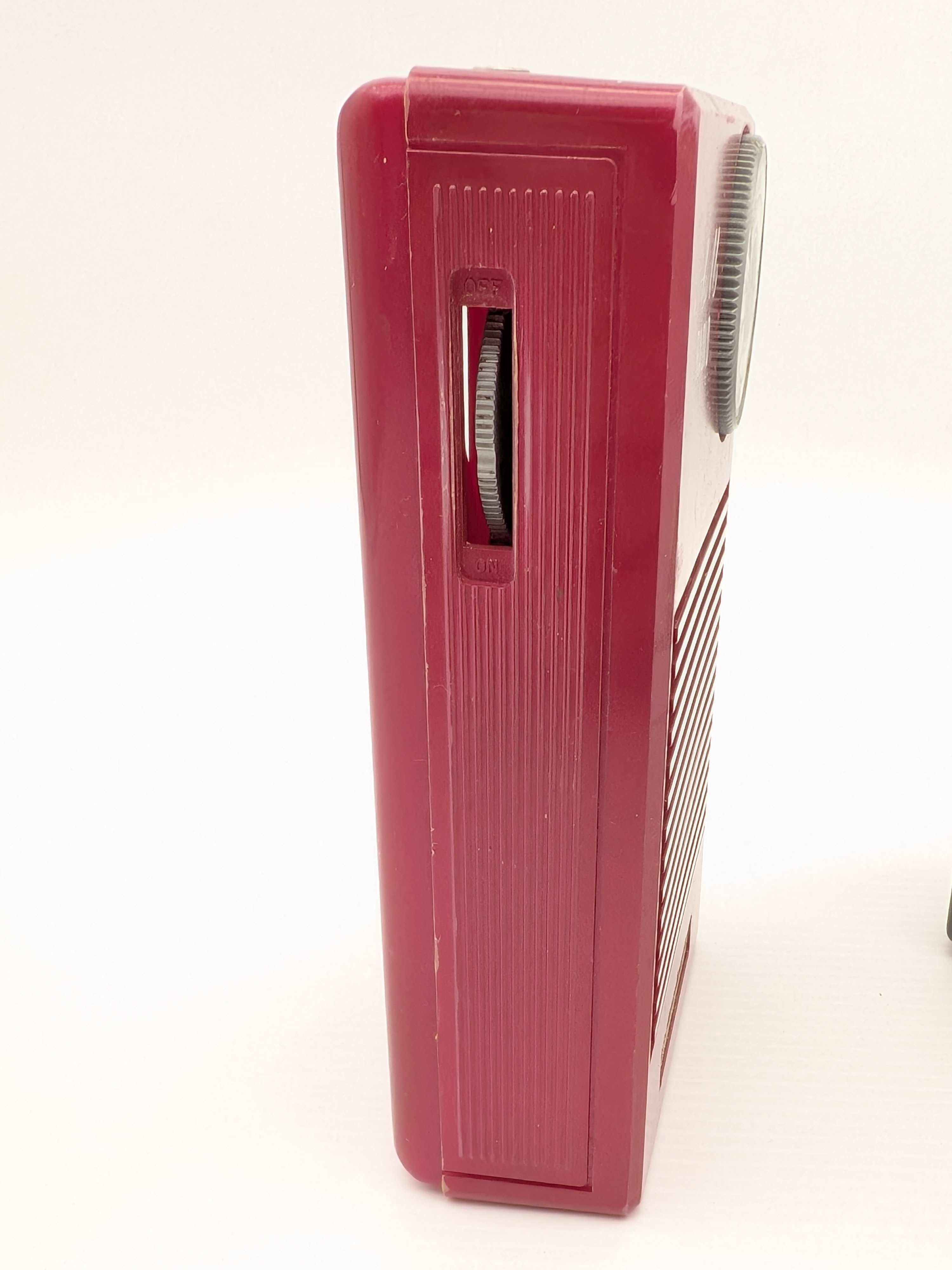 Vintage Hyper-Value Red AM Transistor Radio & National Panasonic Radio — Lot 126, photograph 3