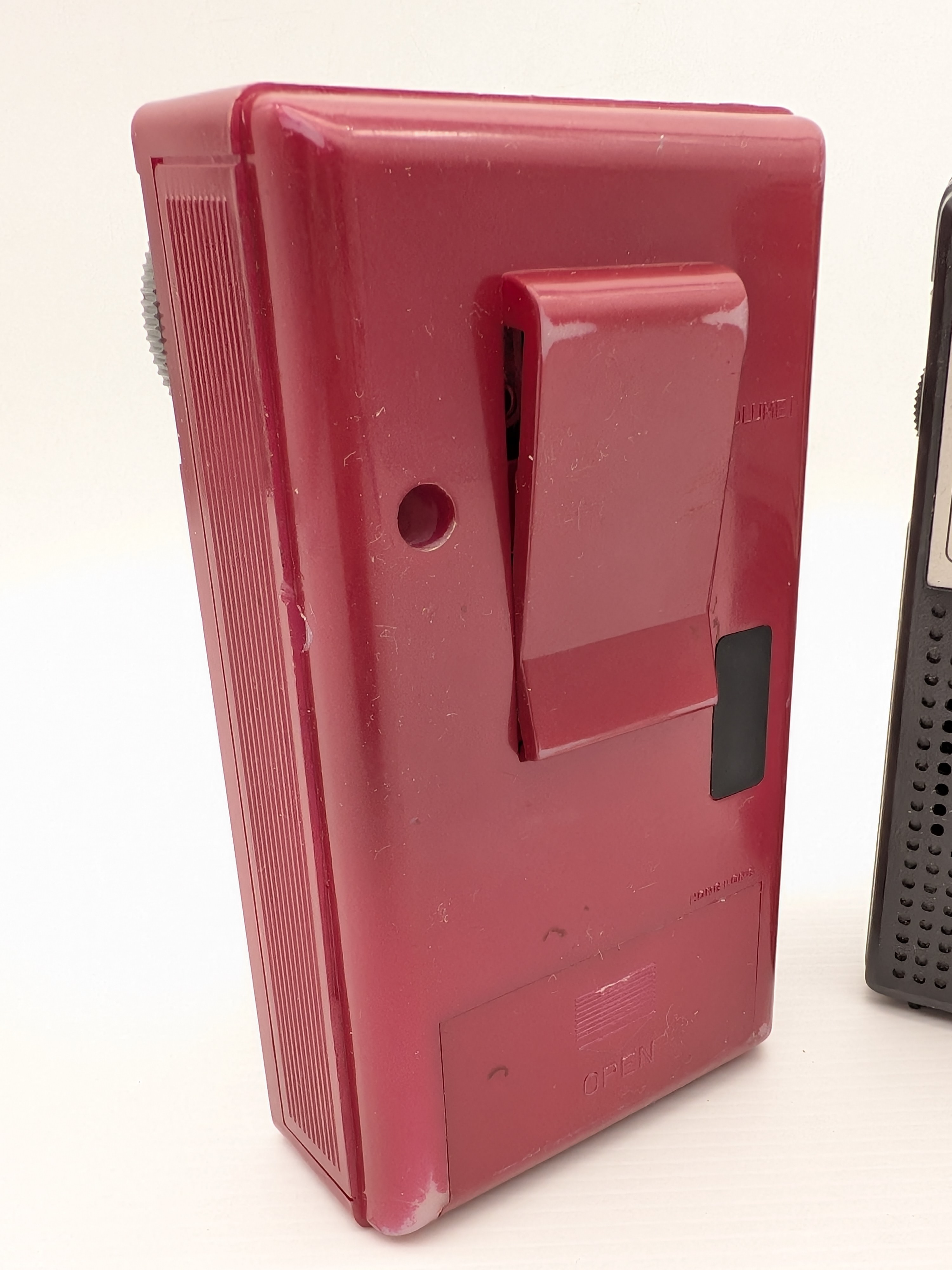 Vintage Hyper-Value Red AM Transistor Radio & National Panasonic Radio — Lot 126, photograph 6