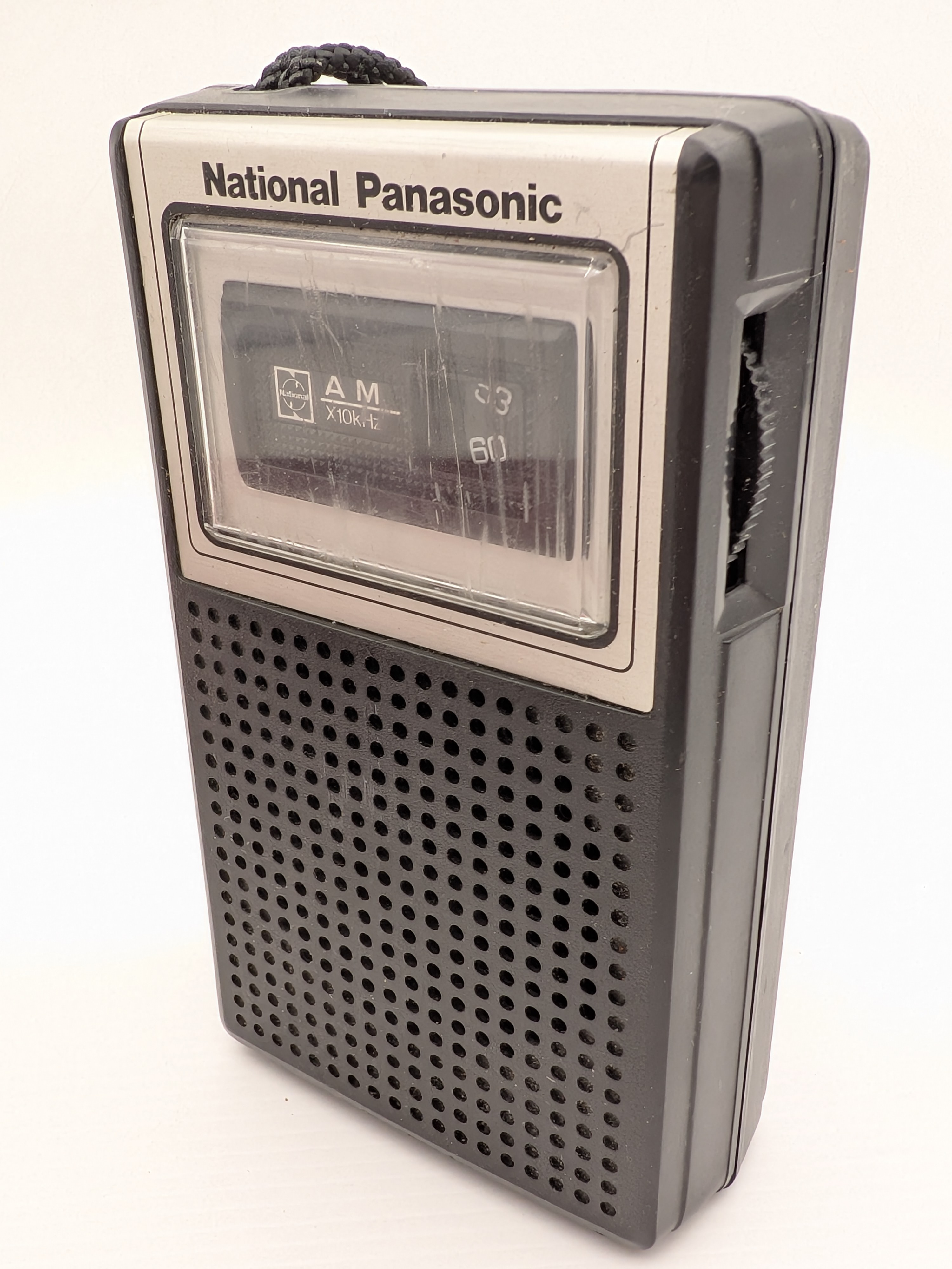 Vintage Hyper-Value Red AM Transistor Radio & National Panasonic Radio — Lot 126, photograph 8
