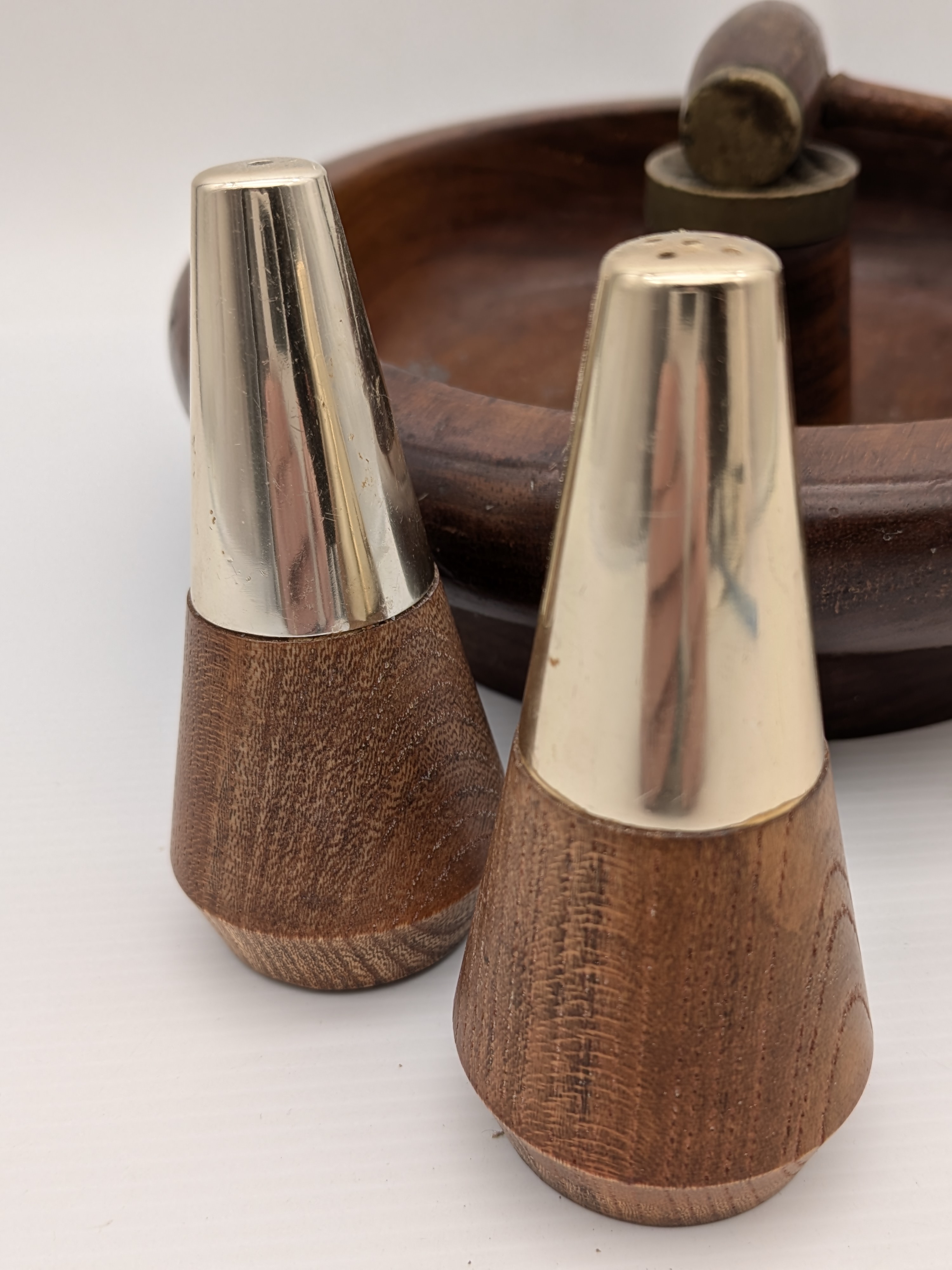 Vintage Pelican Australian Timber Nut Bowl Set with Salt & Pepper Shakers — Lot 026