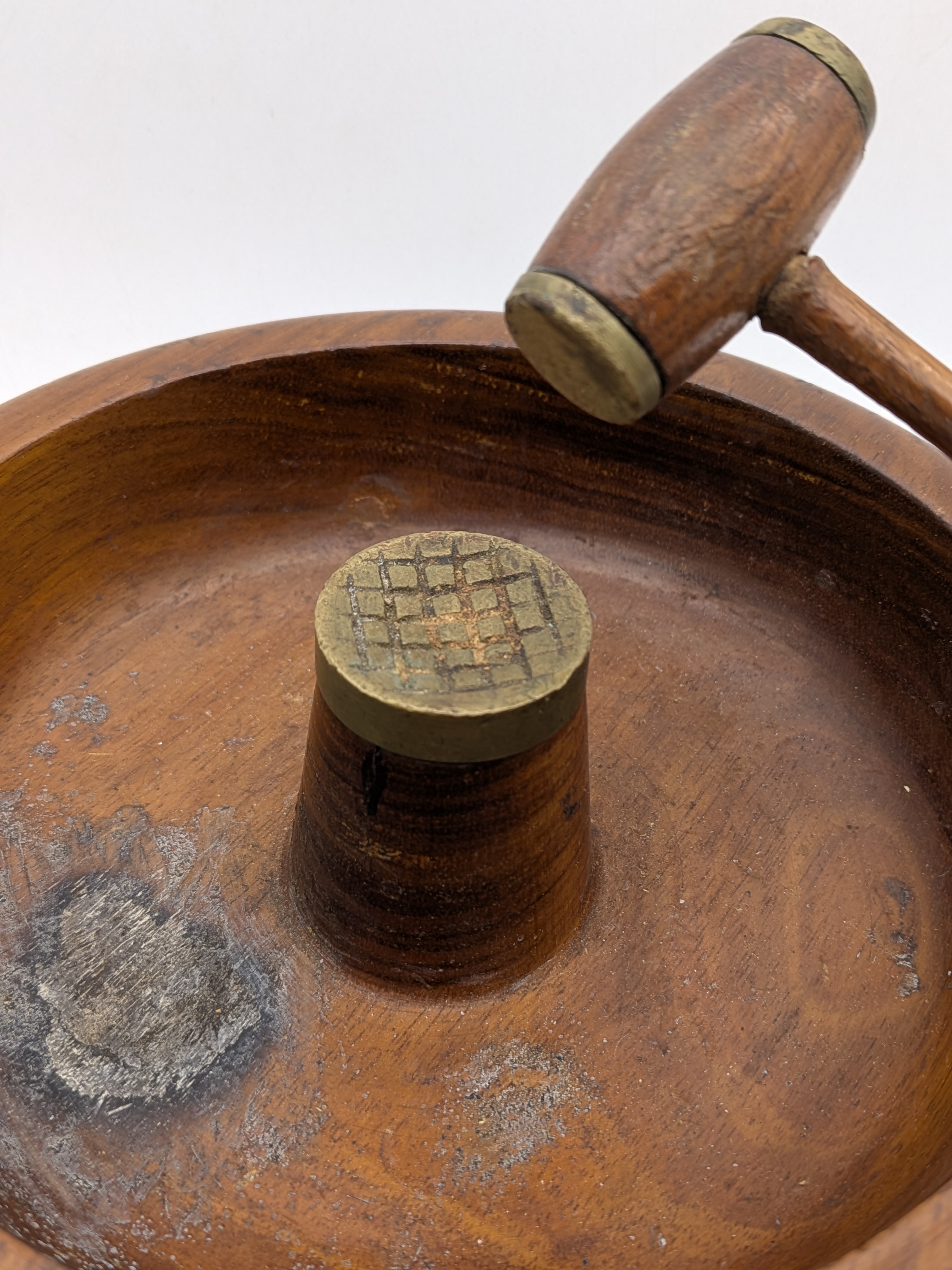 Vintage Pelican Australian Timber Nut Bowl Set with Salt & Pepper Shakers — Lot 026, photograph 3