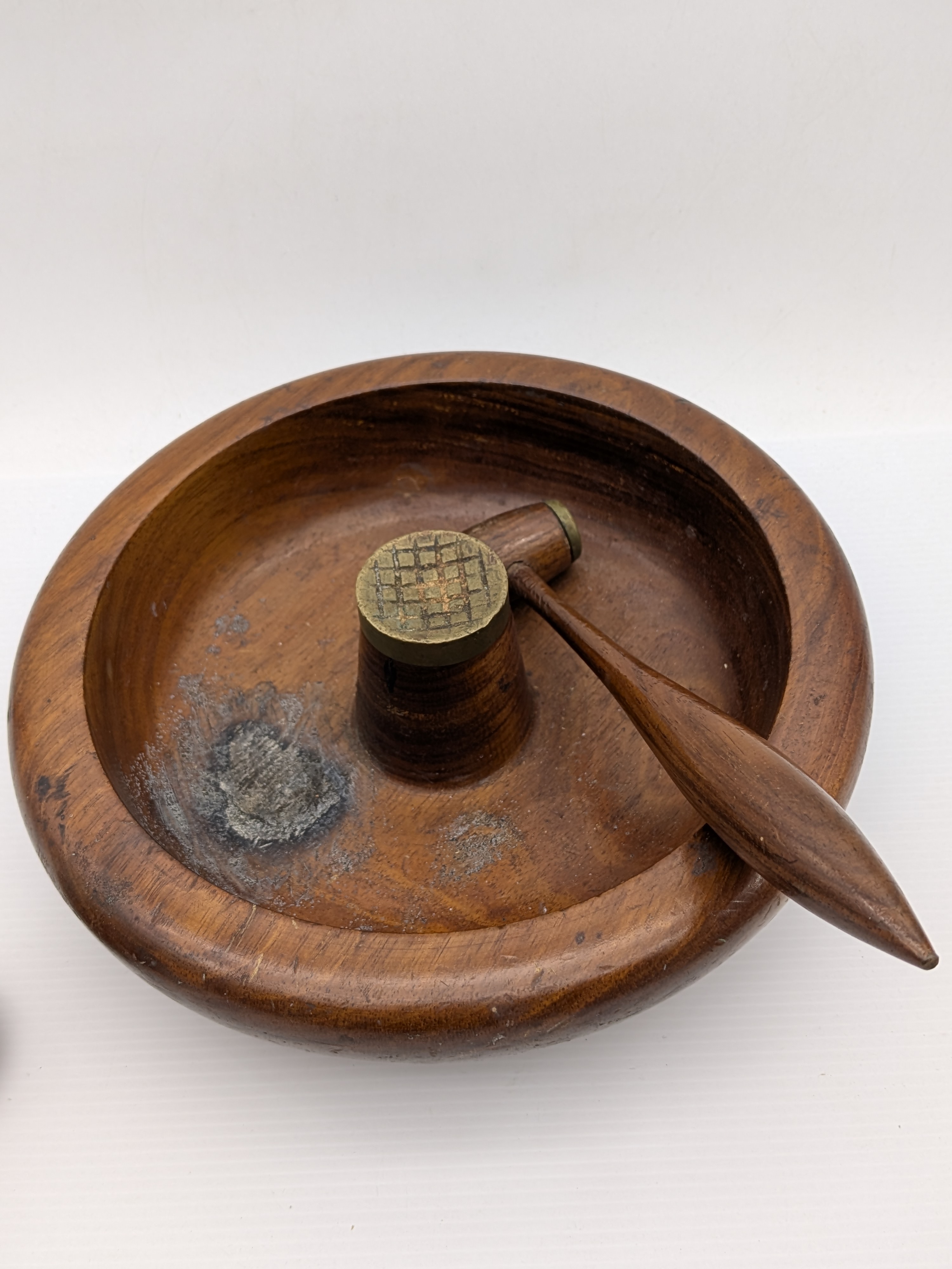 Vintage Pelican Australian Timber Nut Bowl Set with Salt & Pepper Shakers — Lot 026, photograph 4