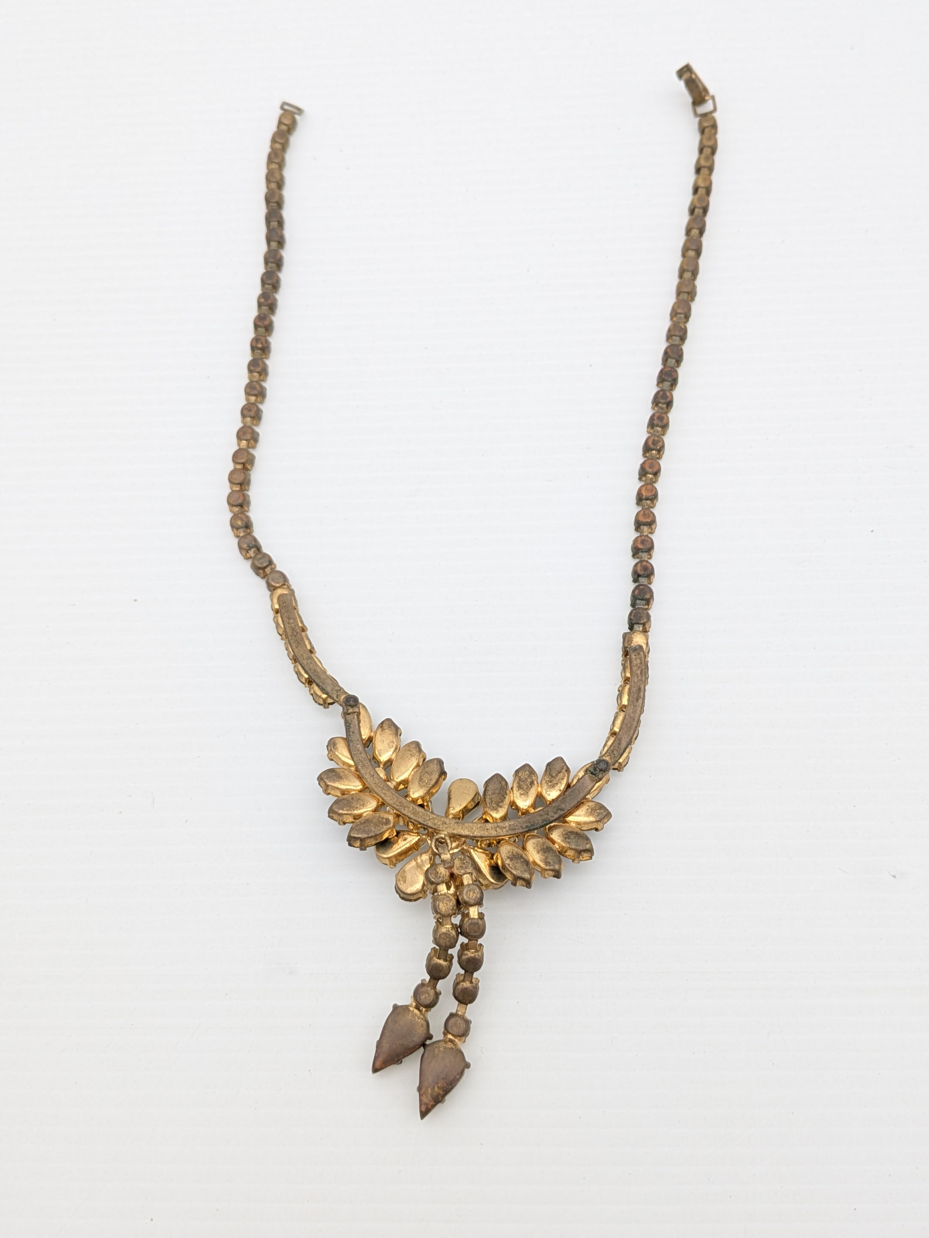 Vintage Rhinestone and Emerald Green Crystal Necklace and Earring Set — Lot 006, photograph 6