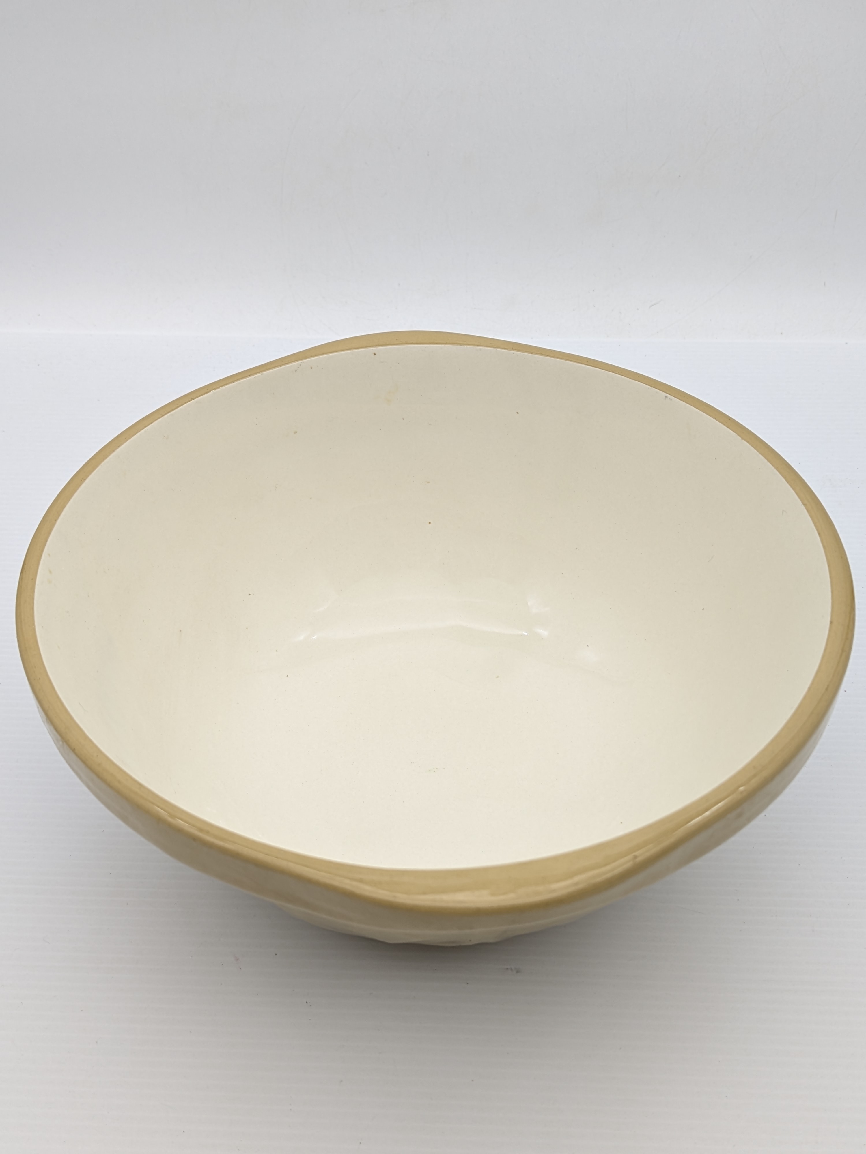 Vintage T.G. Green 'Gripstand' Ceramic Mixing Bowl — Lot 061, photograph 3