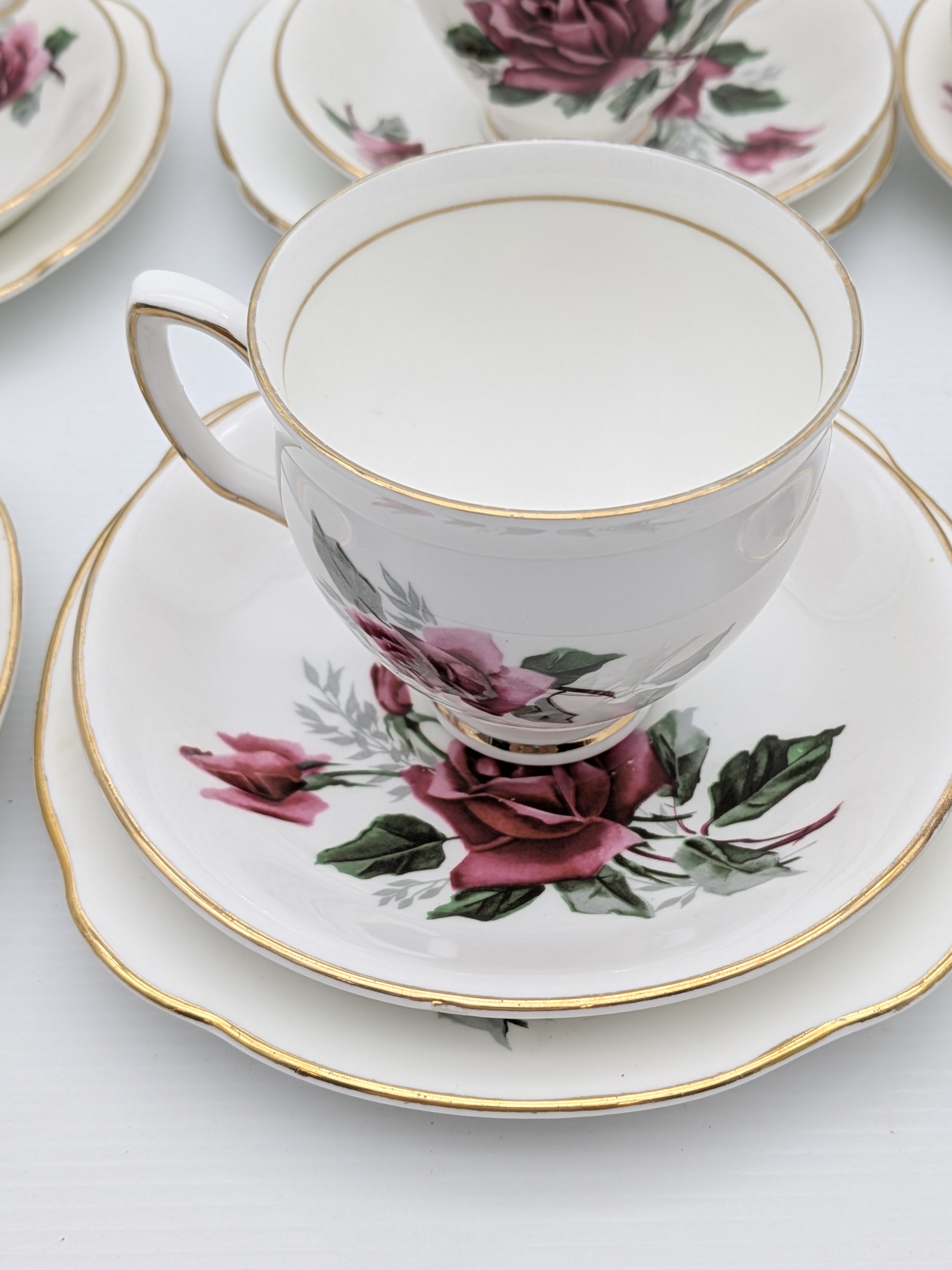 Vintage Duchess Bone China Rose Pattern 18-Piece Tea Set — Lot 062, photograph 3