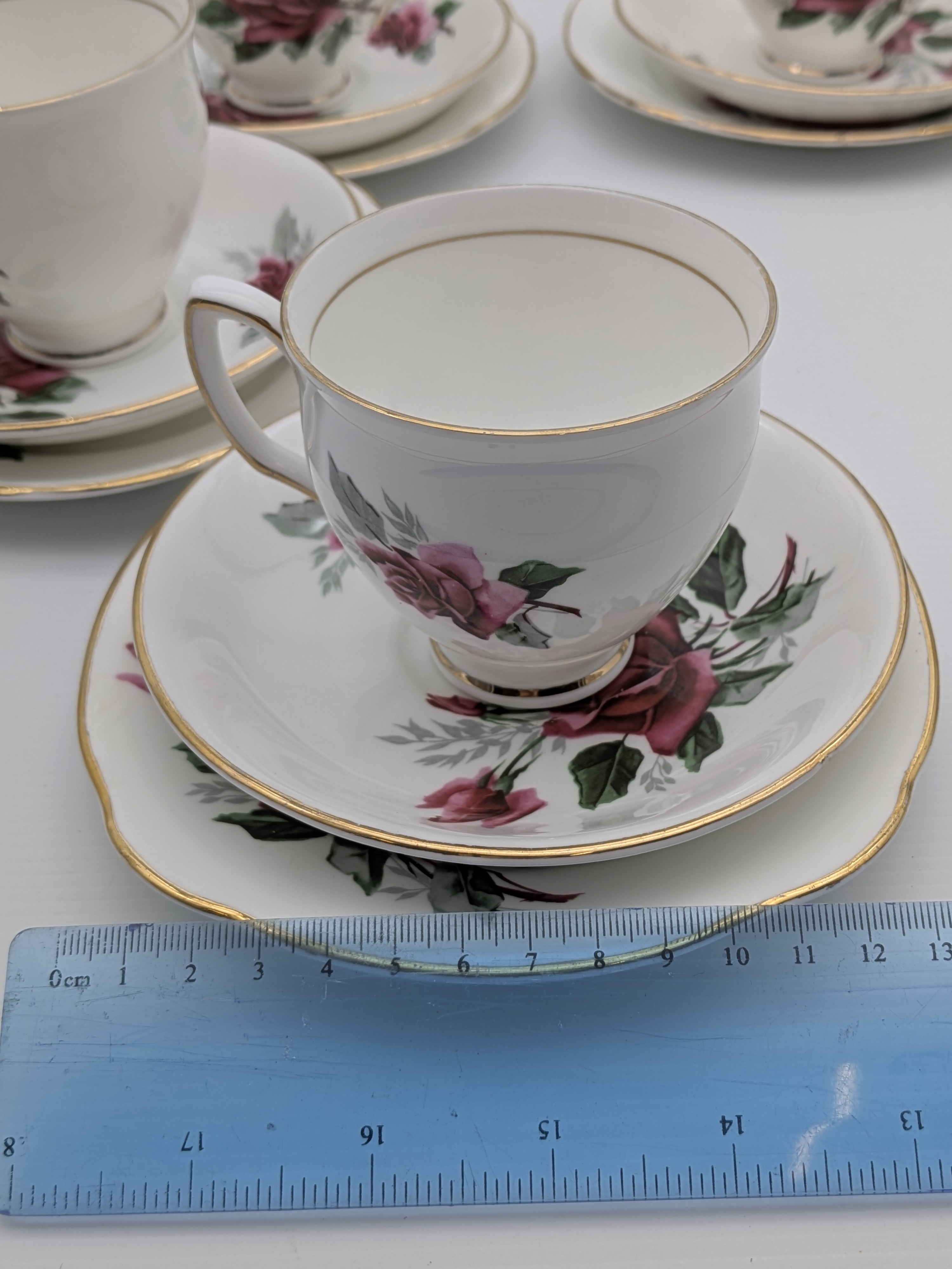 Vintage Duchess Bone China Rose Pattern 18-Piece Tea Set — Lot 062, photograph 6