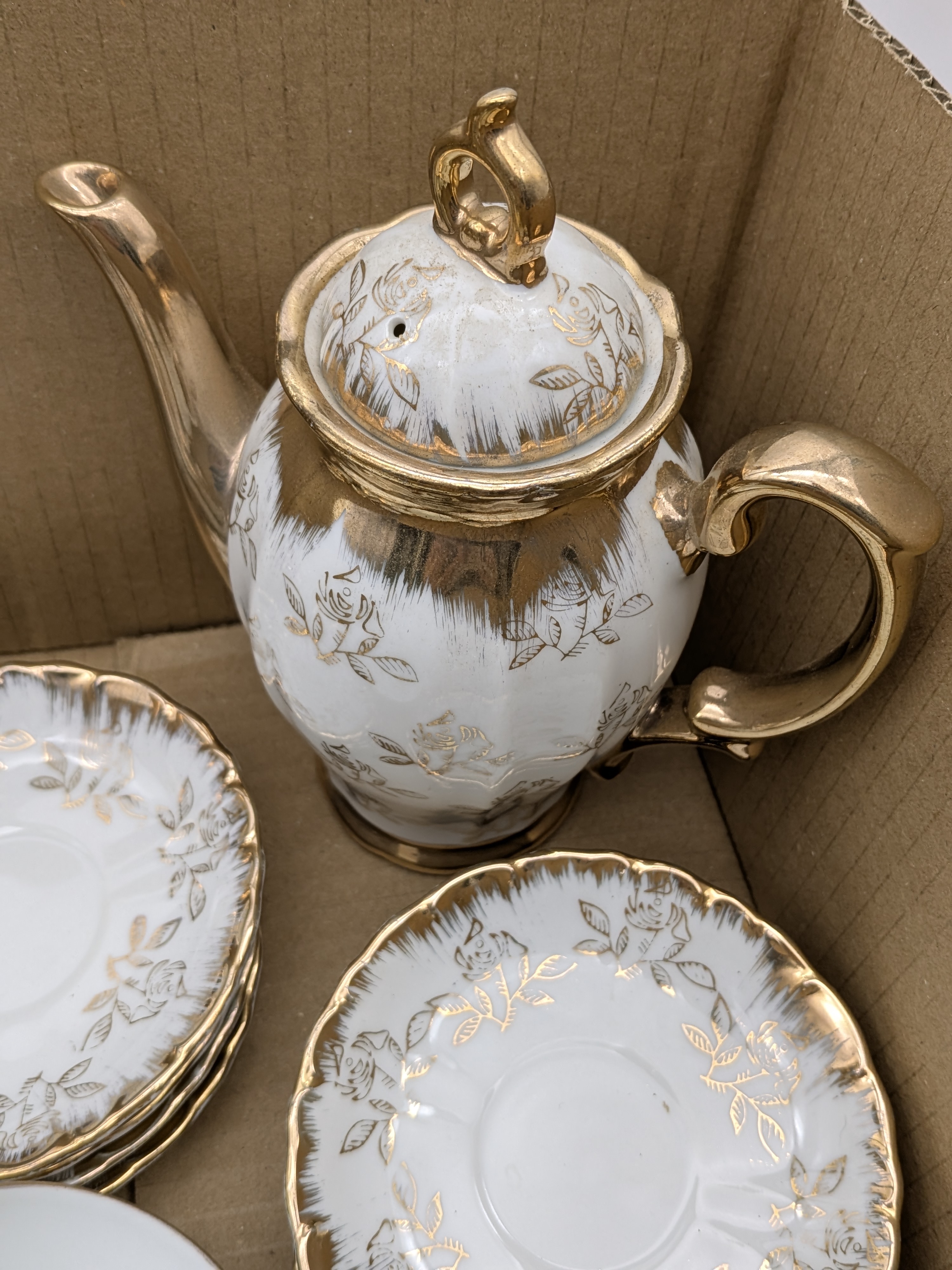 Vintage Japanese White and Gold Floral Porcelain Tea Set — Lot 063, photograph 2
