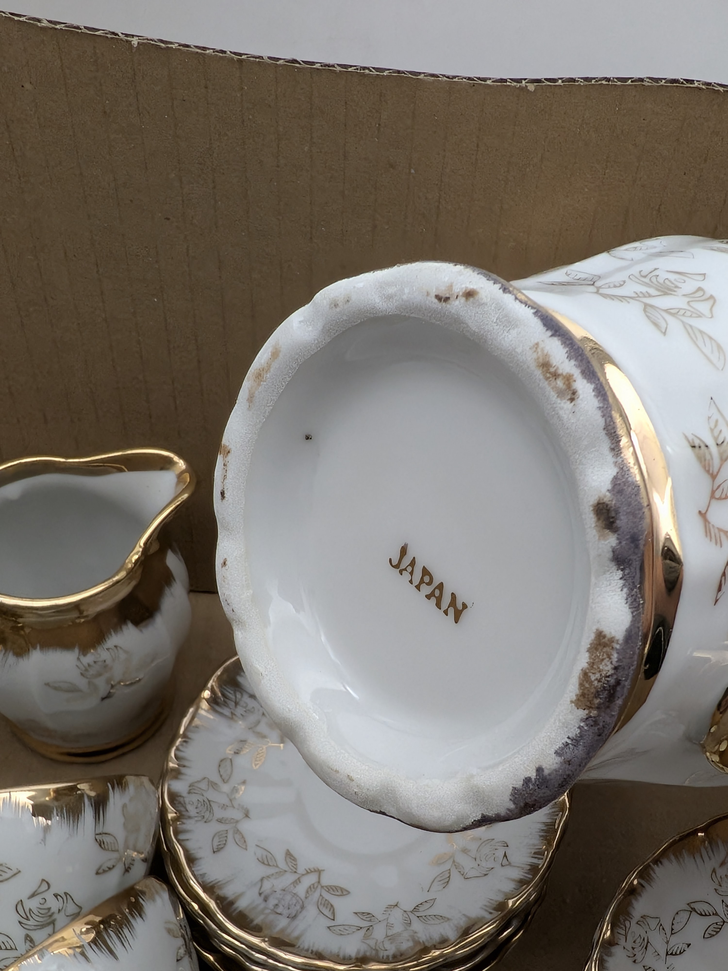 Vintage Japanese White and Gold Floral Porcelain Tea Set — Lot 063, photograph 3