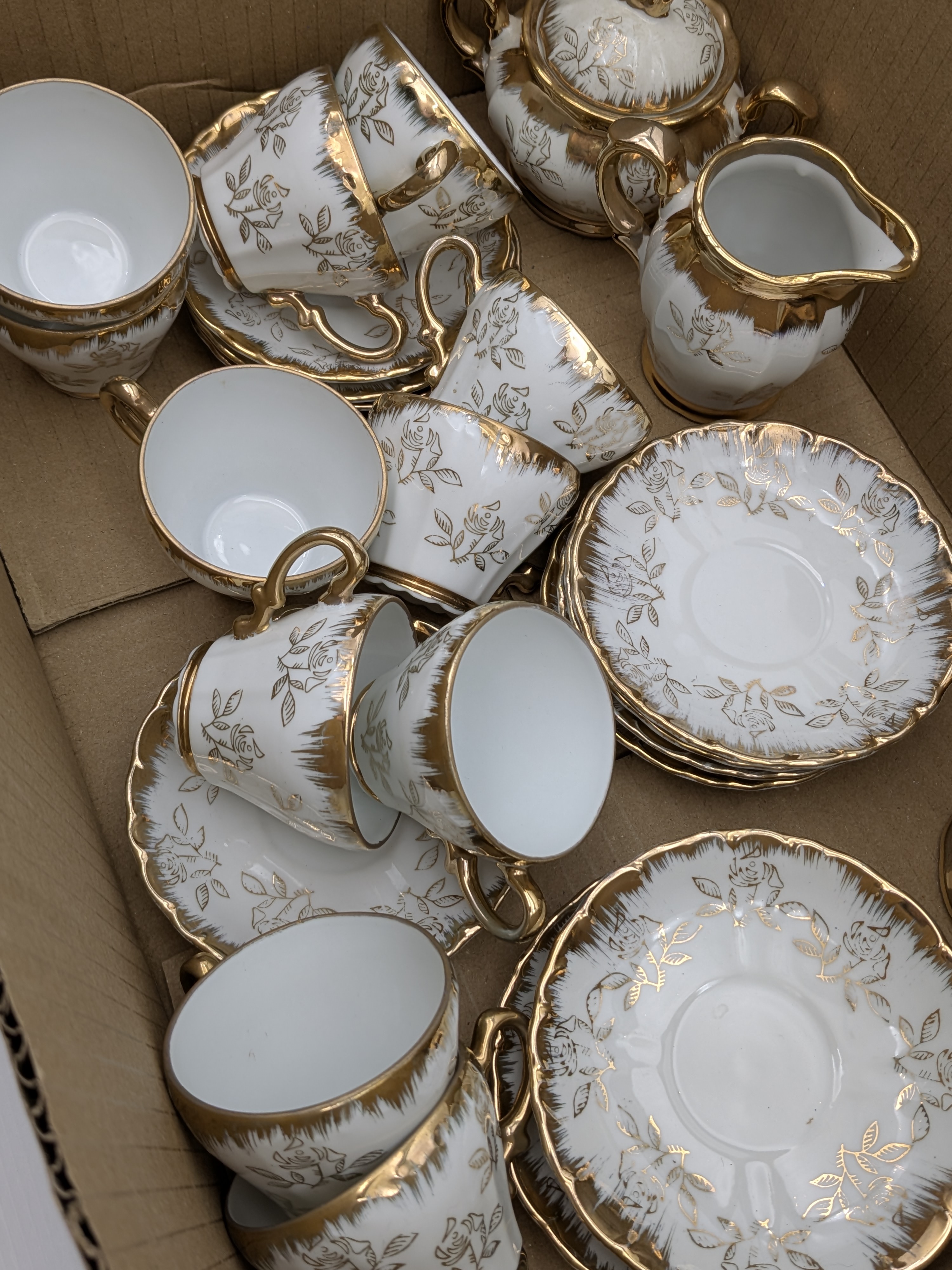 Vintage Japanese White and Gold Floral Porcelain Tea Set — Lot 063, photograph 4