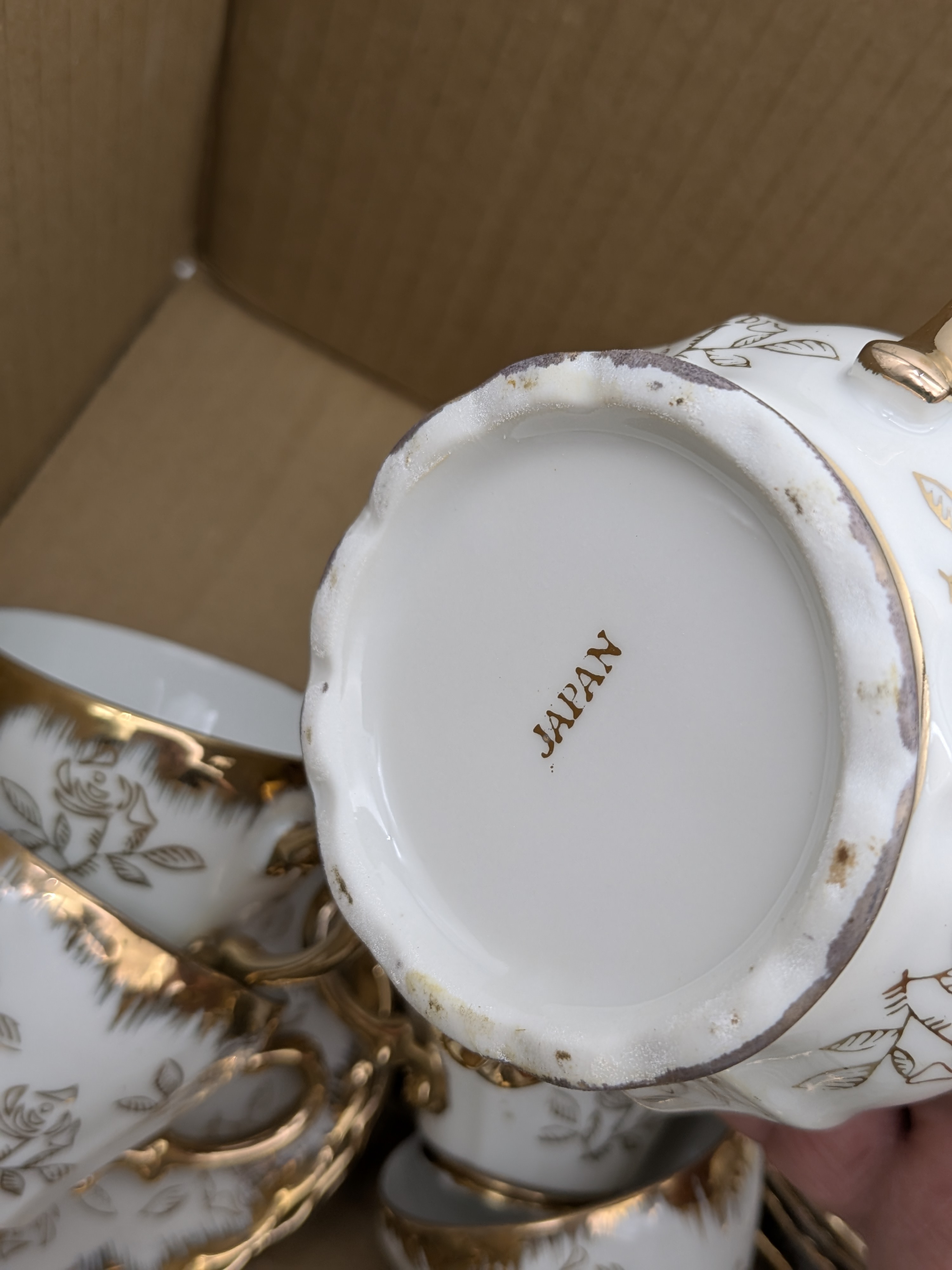 Vintage Japanese White and Gold Floral Porcelain Tea Set — Lot 063, photograph 5
