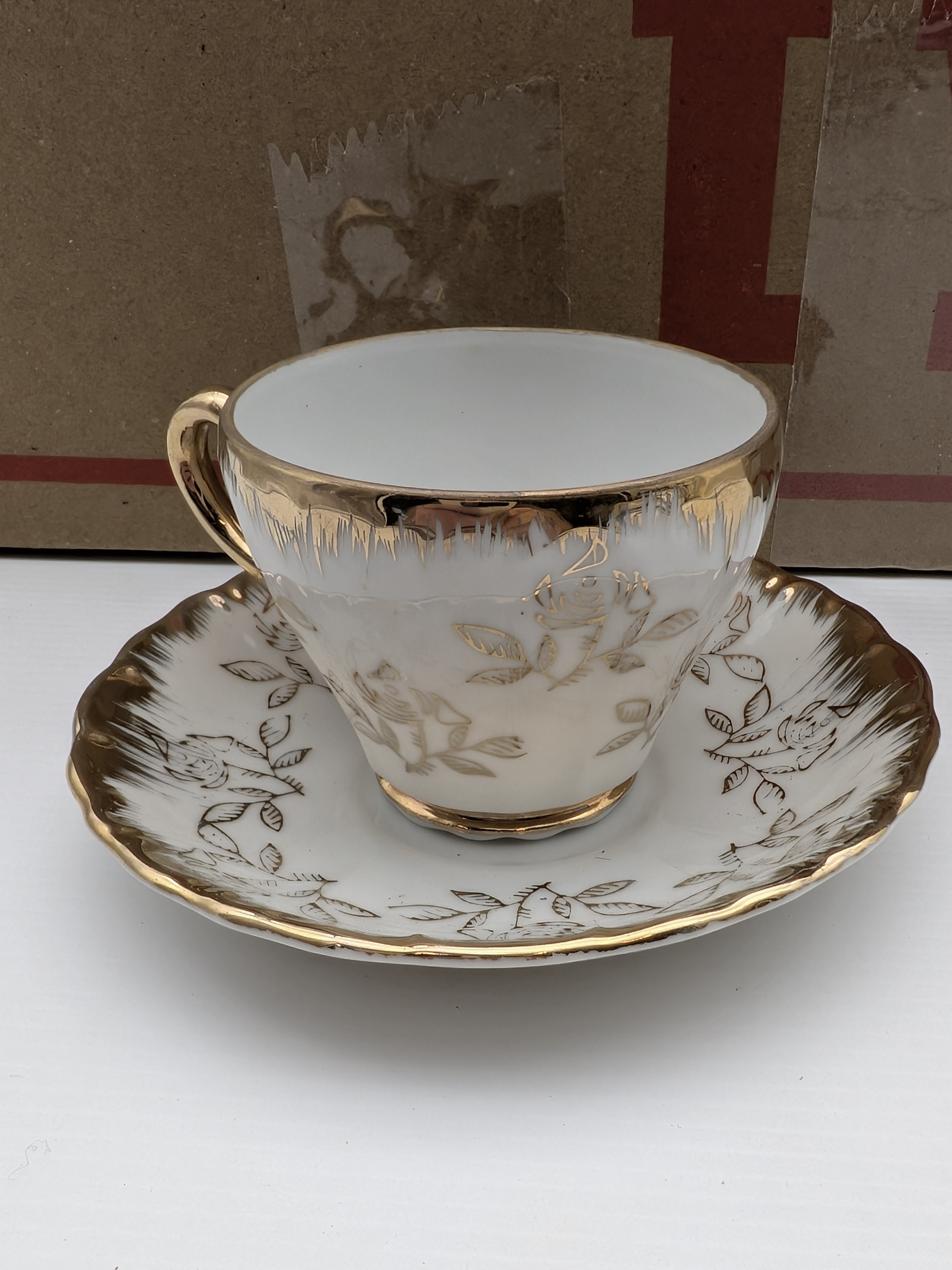 Vintage Japanese White and Gold Floral Porcelain Tea Set — Lot 063, photograph 6