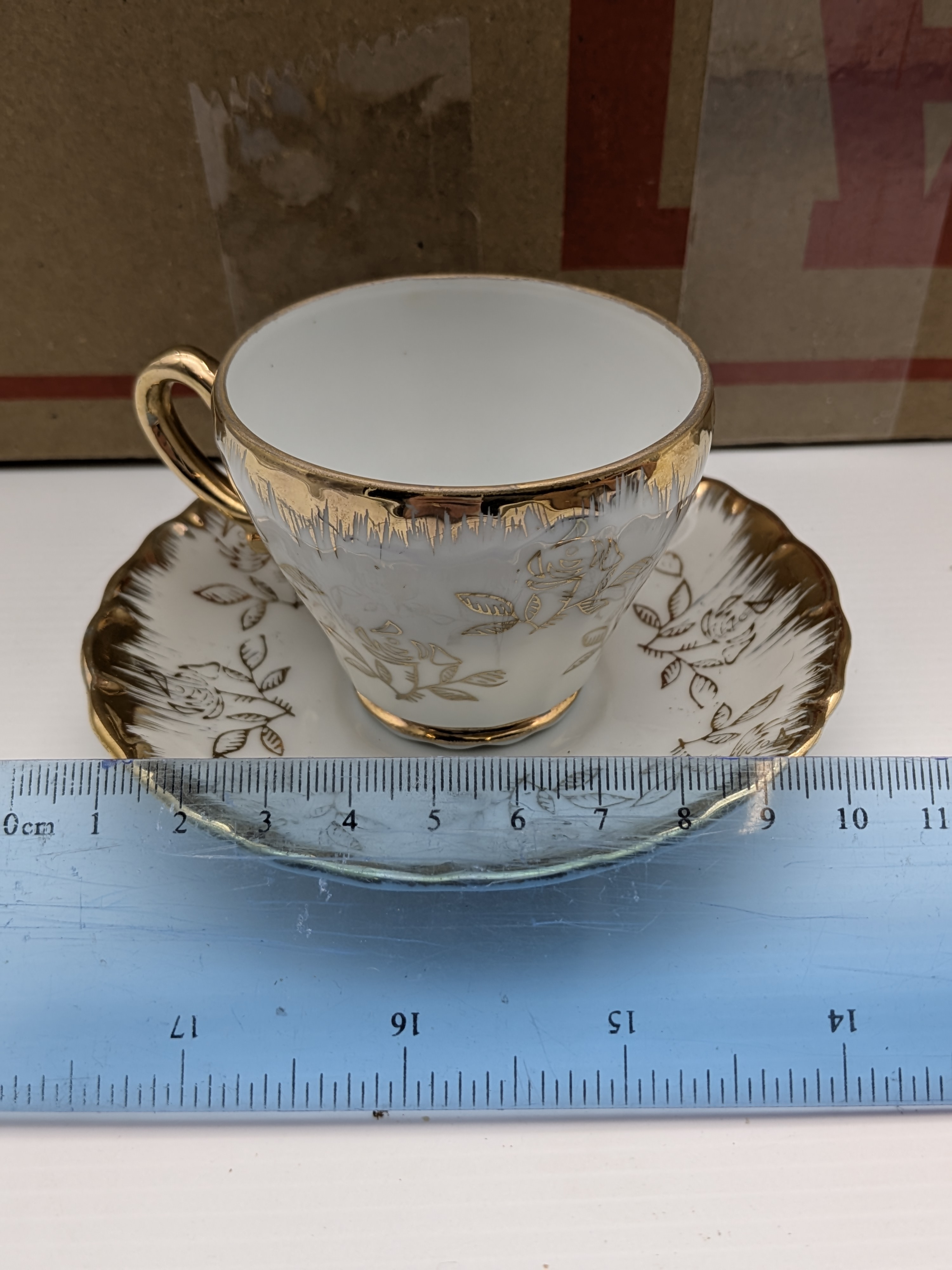 Vintage Japanese White and Gold Floral Porcelain Tea Set — Lot 063, photograph 7
