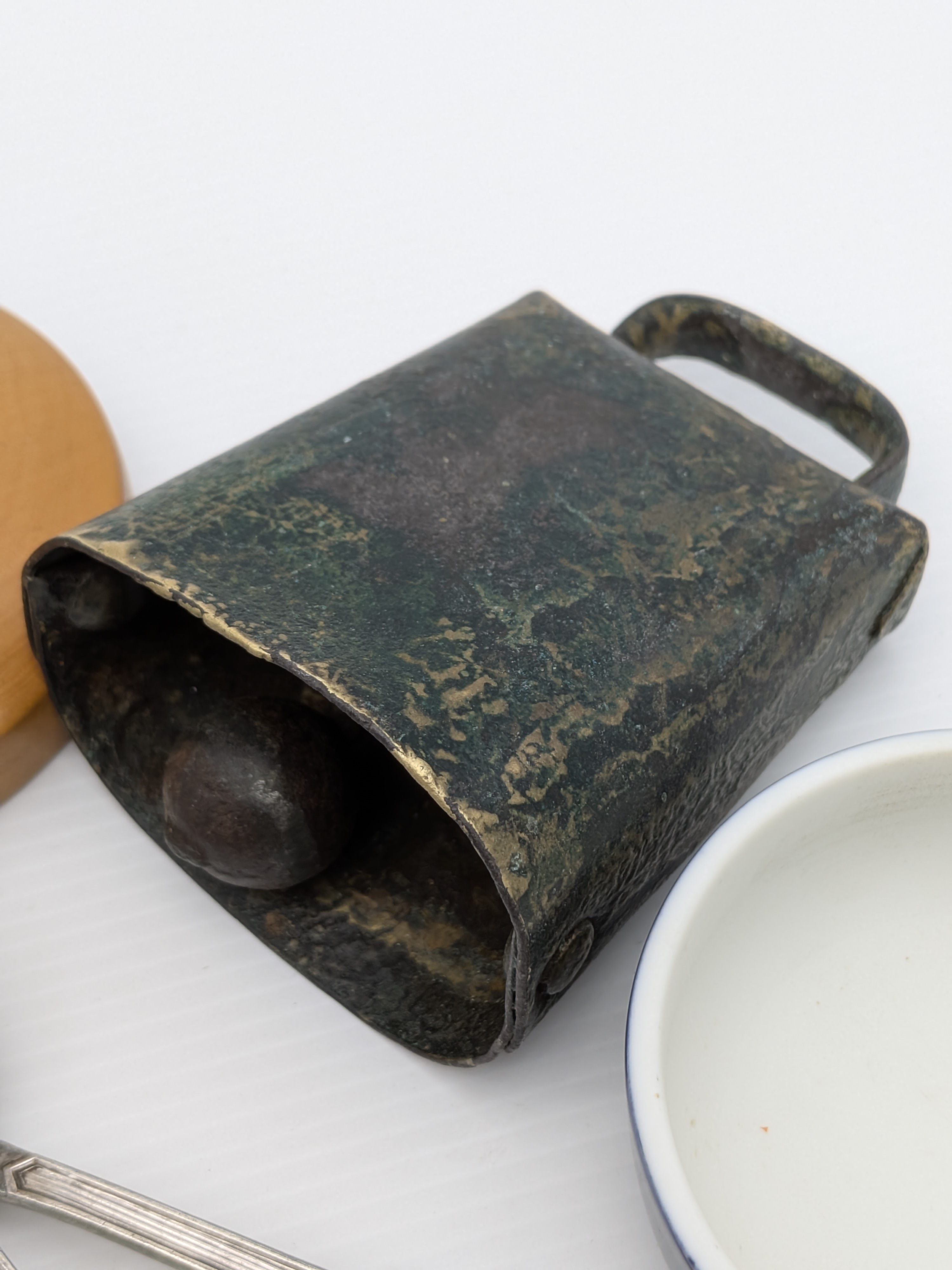 Lot of Assorted Decorative & Household Sundries — Lot 014, photograph 7