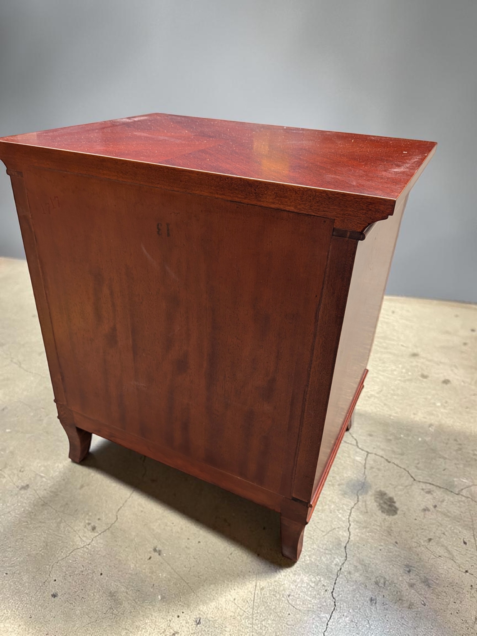 Timber Three-Drawer Nightstand/Bedside table — Lot 011, photograph 5