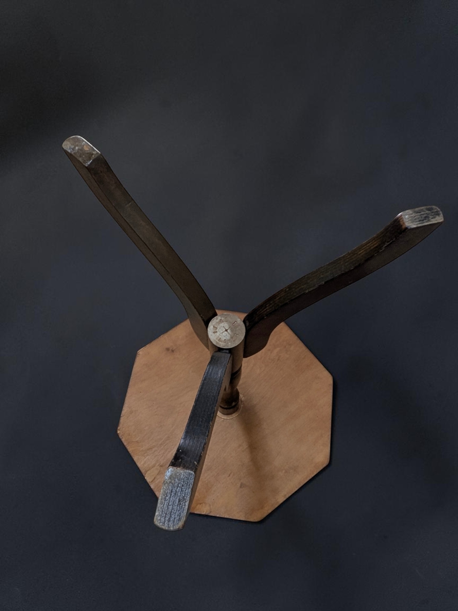 Vintage Octagonal Pedestal Occasional Table — Lot 014, photograph 3