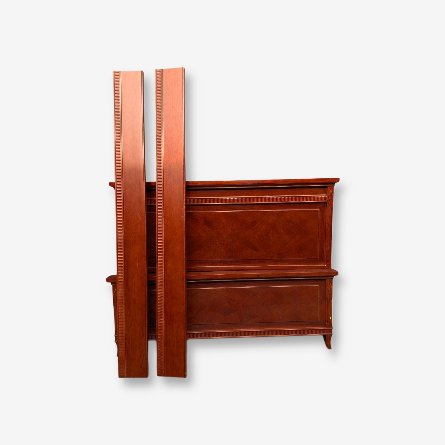 Traditional Style Queen/Double Bed Frame — Lot 015