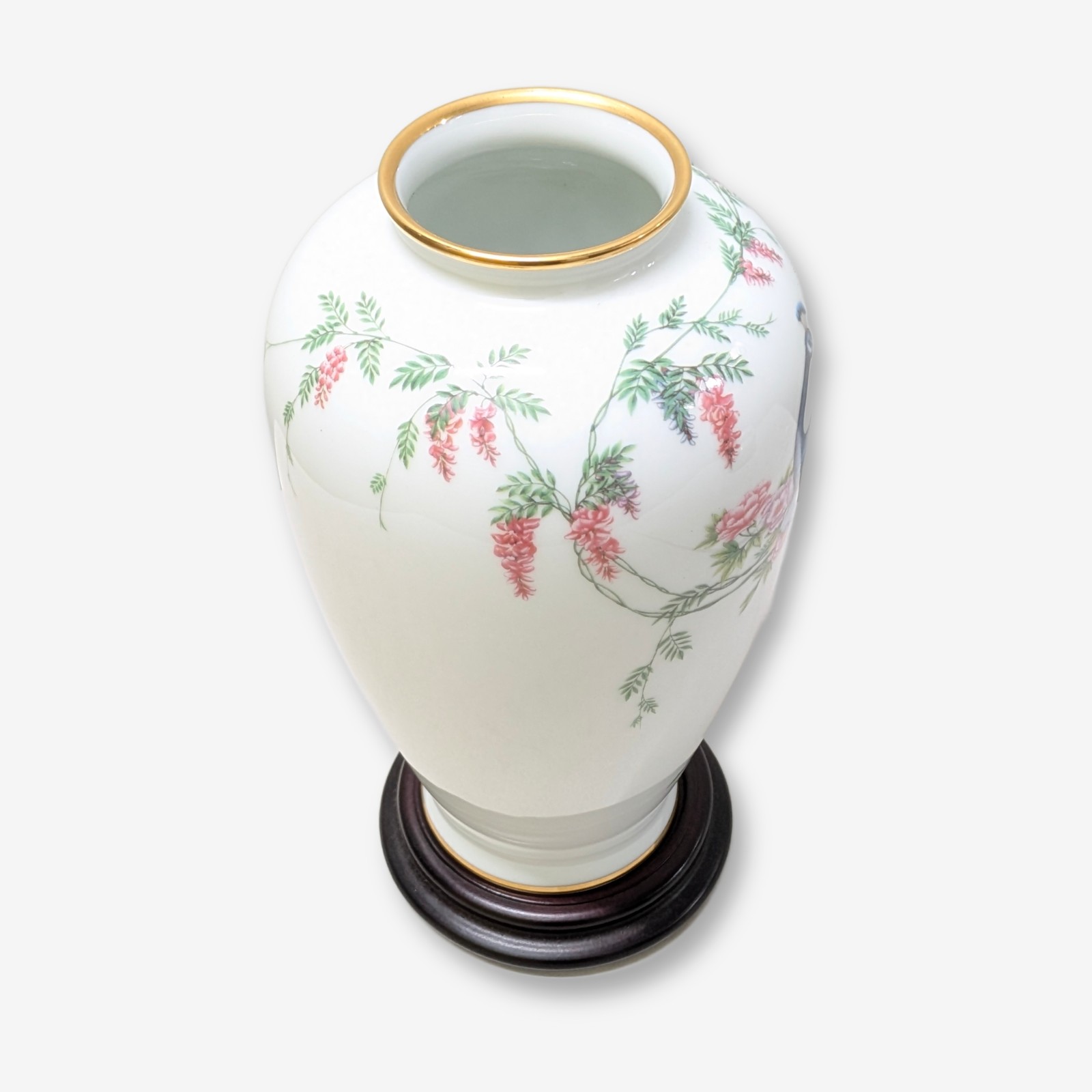 Japanese Nitto Fine China 'The Imperial Peacock Vase' on Wooden Stand — Lot 026, photograph 2