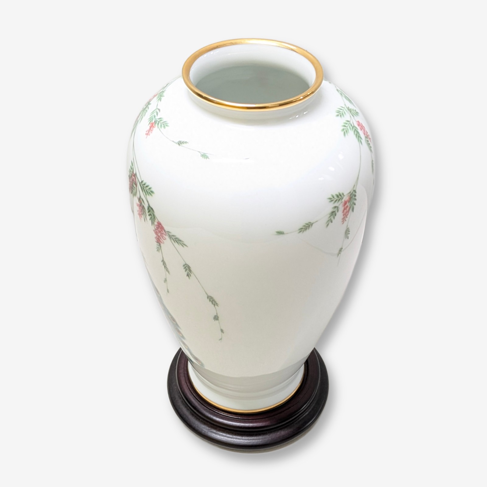 Japanese Nitto Fine China 'The Imperial Peacock Vase' on Wooden Stand — Lot 026, photograph 3