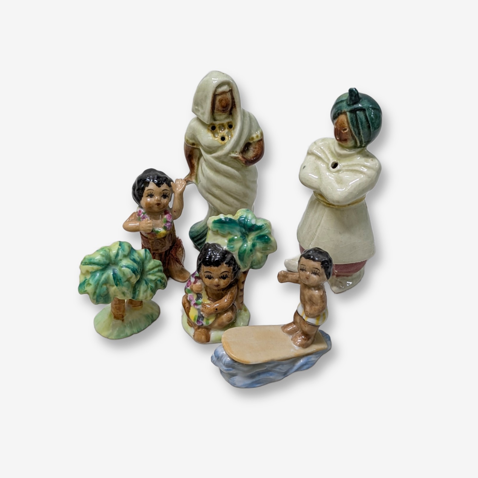 Collection of Vintage Ceramic Island-Themed Figurines and Fish Salt & Pepper Shakers — Lot 028, photograph 3