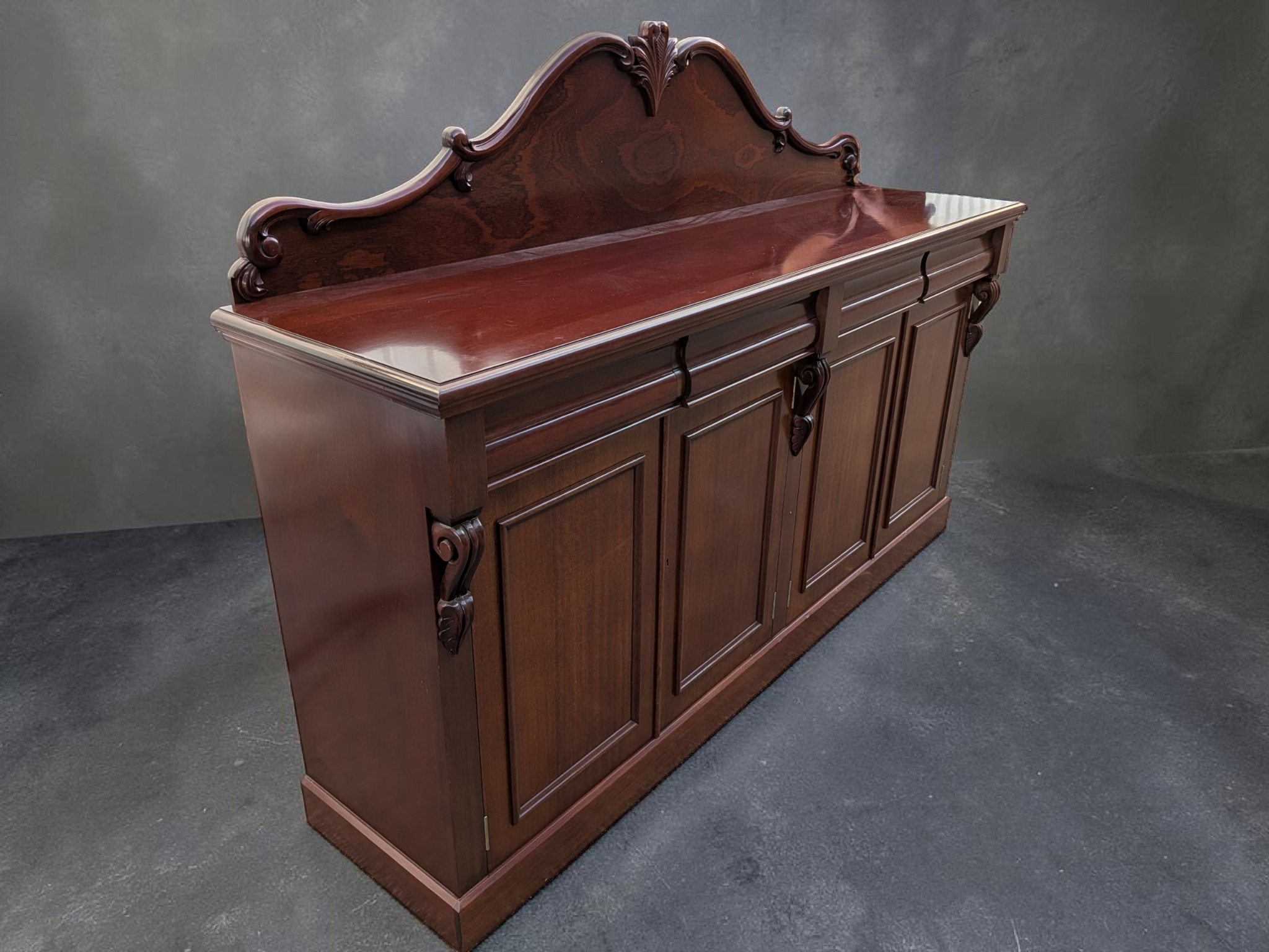 Victorian / Edwardian Carved Mahogany Sideboard / Buffet — Lot 003, photograph 3