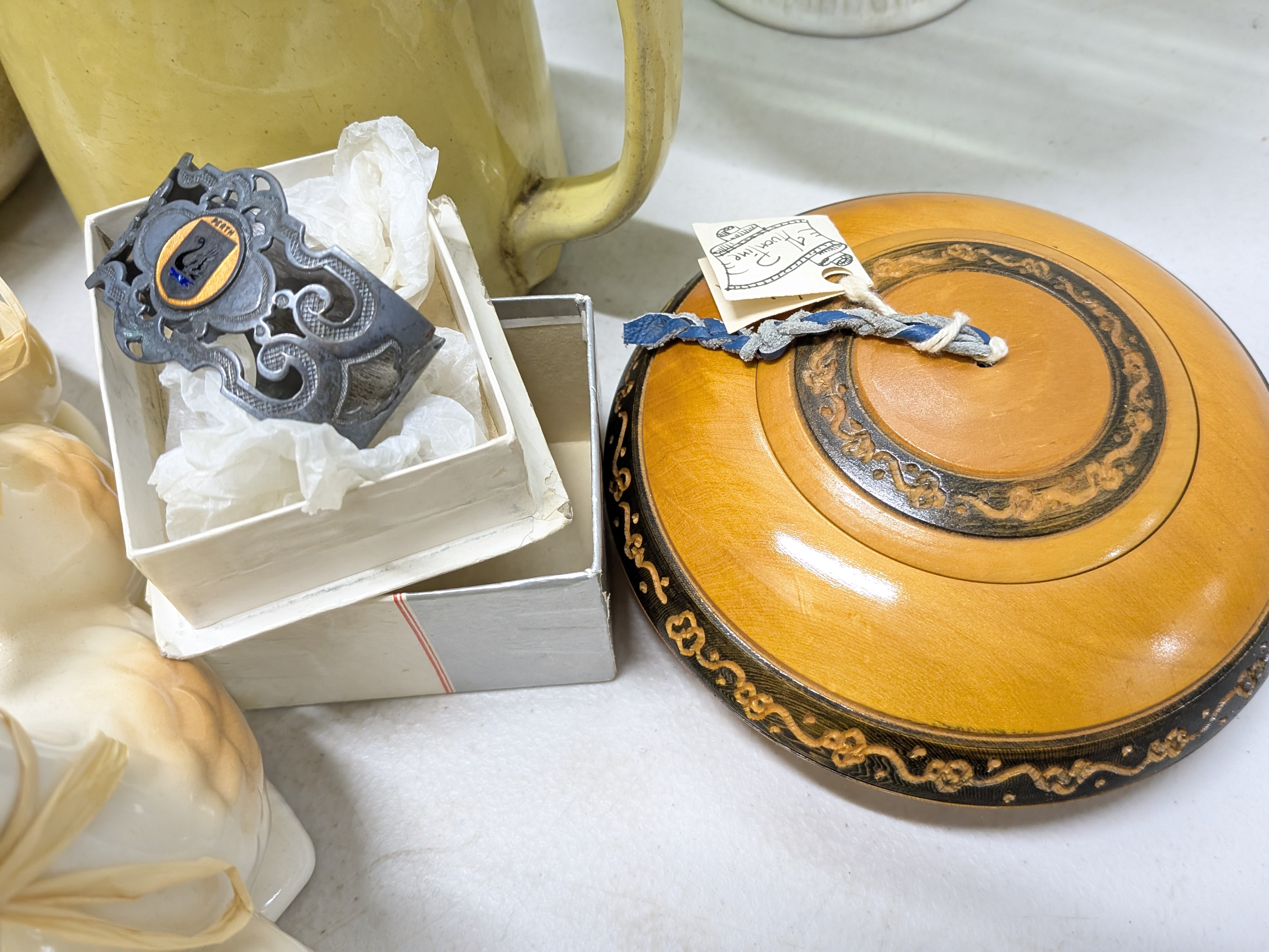 Lot of Decorative Sundries including Ceramic Figurines, Glass Bowl, Pottery, and Metalware — Lot 033, photograph 3