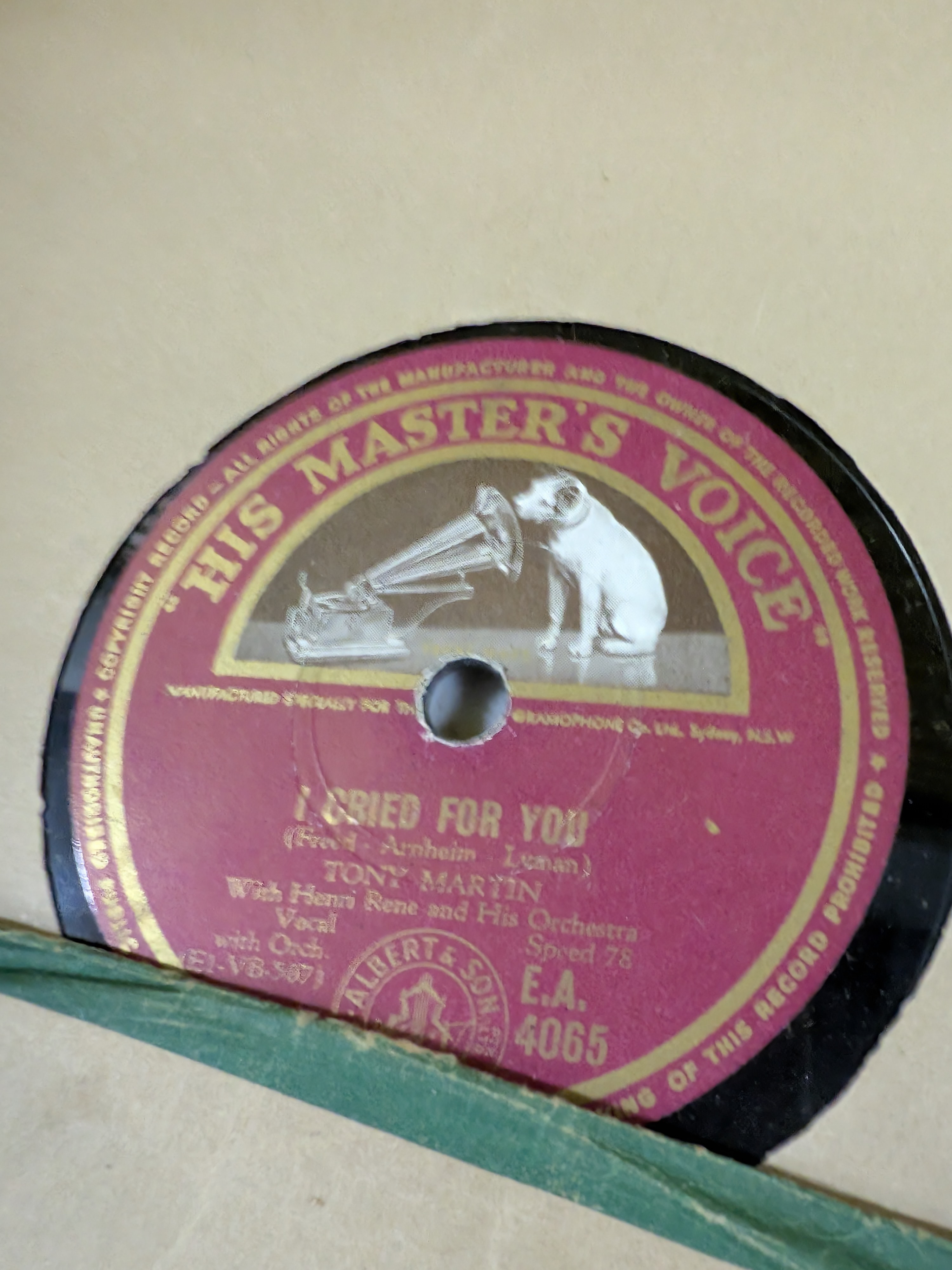 Lot of Vintage 78 Records including Jazz, Blues, Rock and Classical featuring MGM, Decca, Harry James, Glenn Miller... — Lot 034, photograph 4