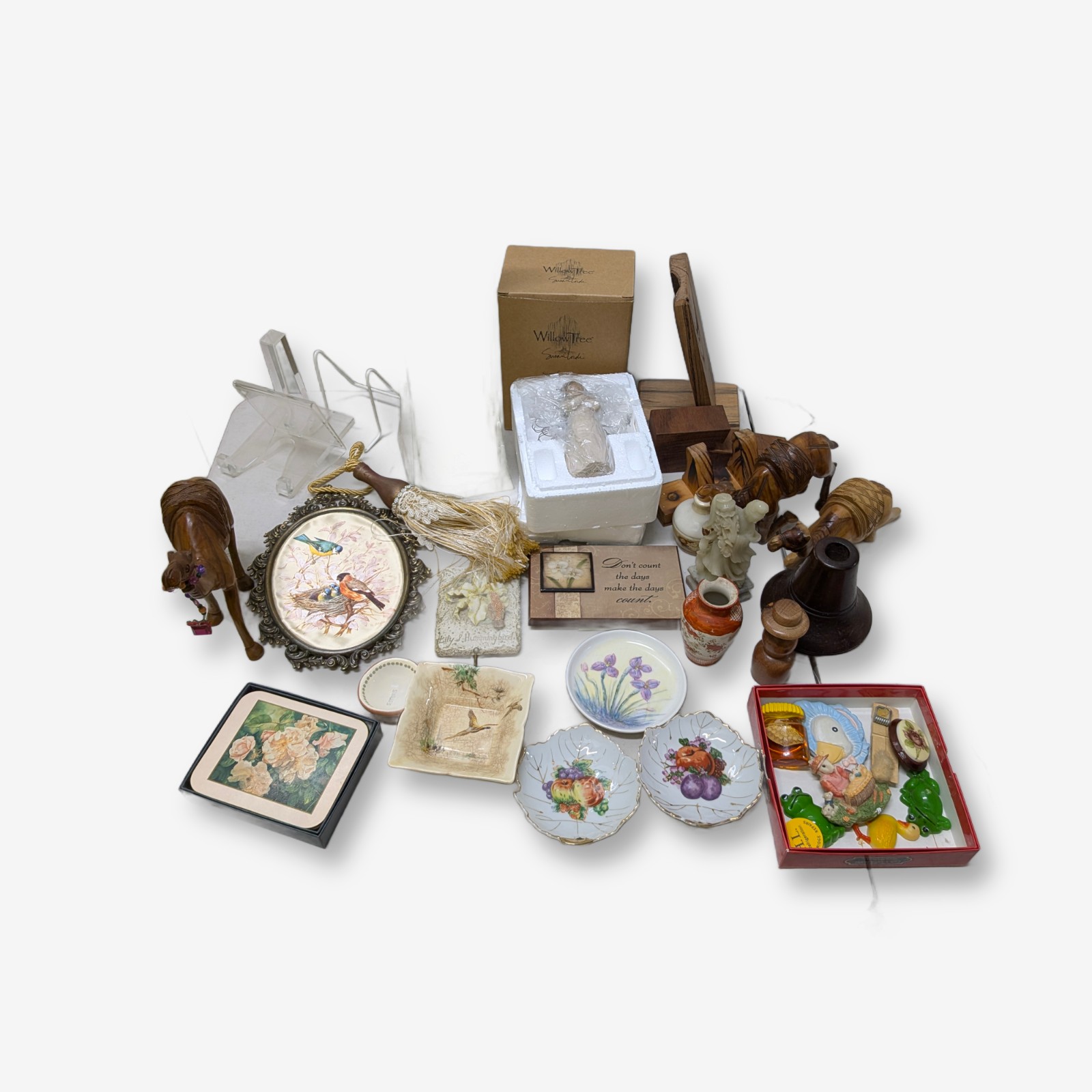 Lot of Decorative Homewares and Sundries including Royal Doulton — Lot 038