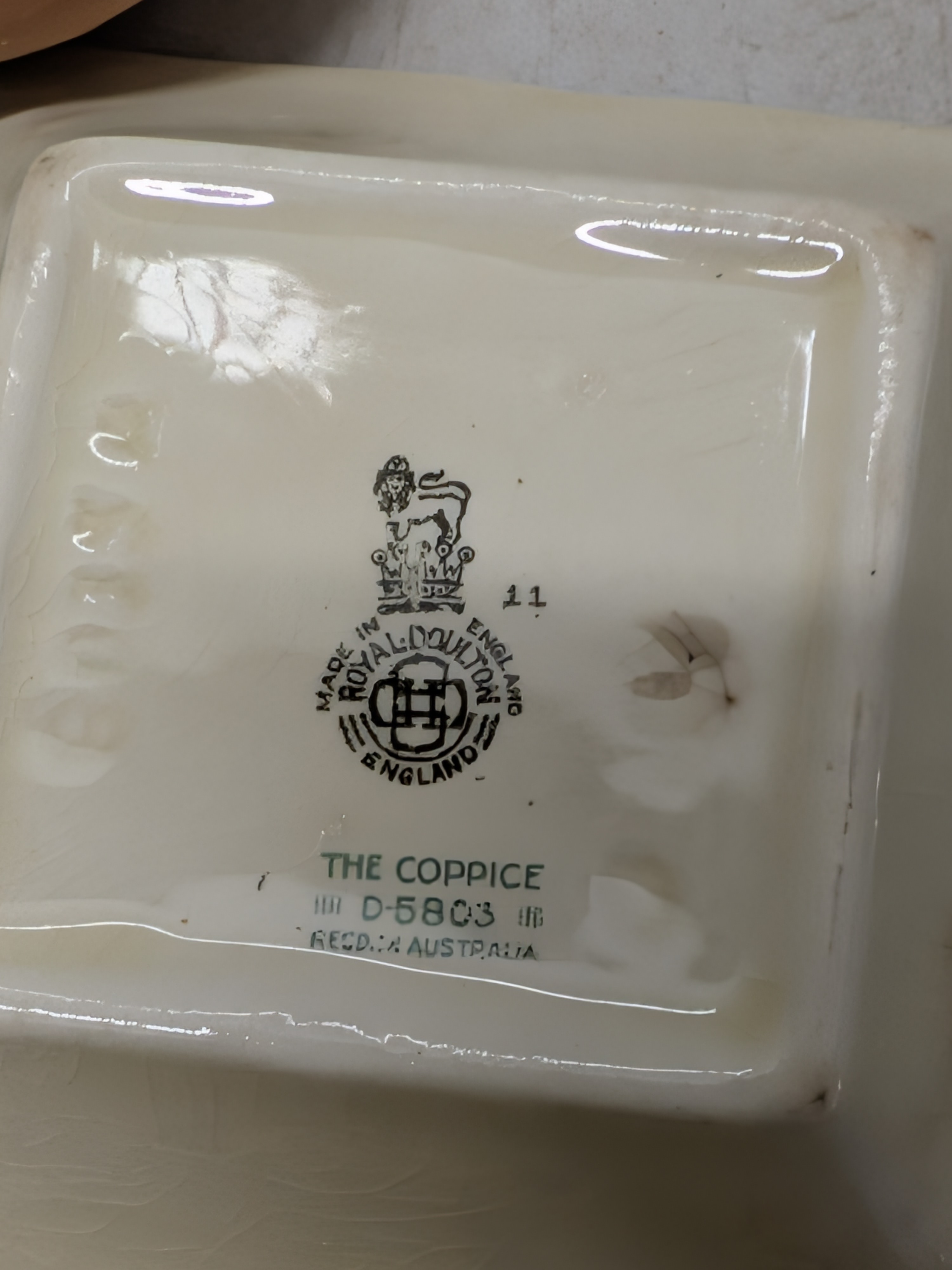 Lot of Decorative Homewares and Sundries including Royal Doulton — Lot 038, photograph 6
