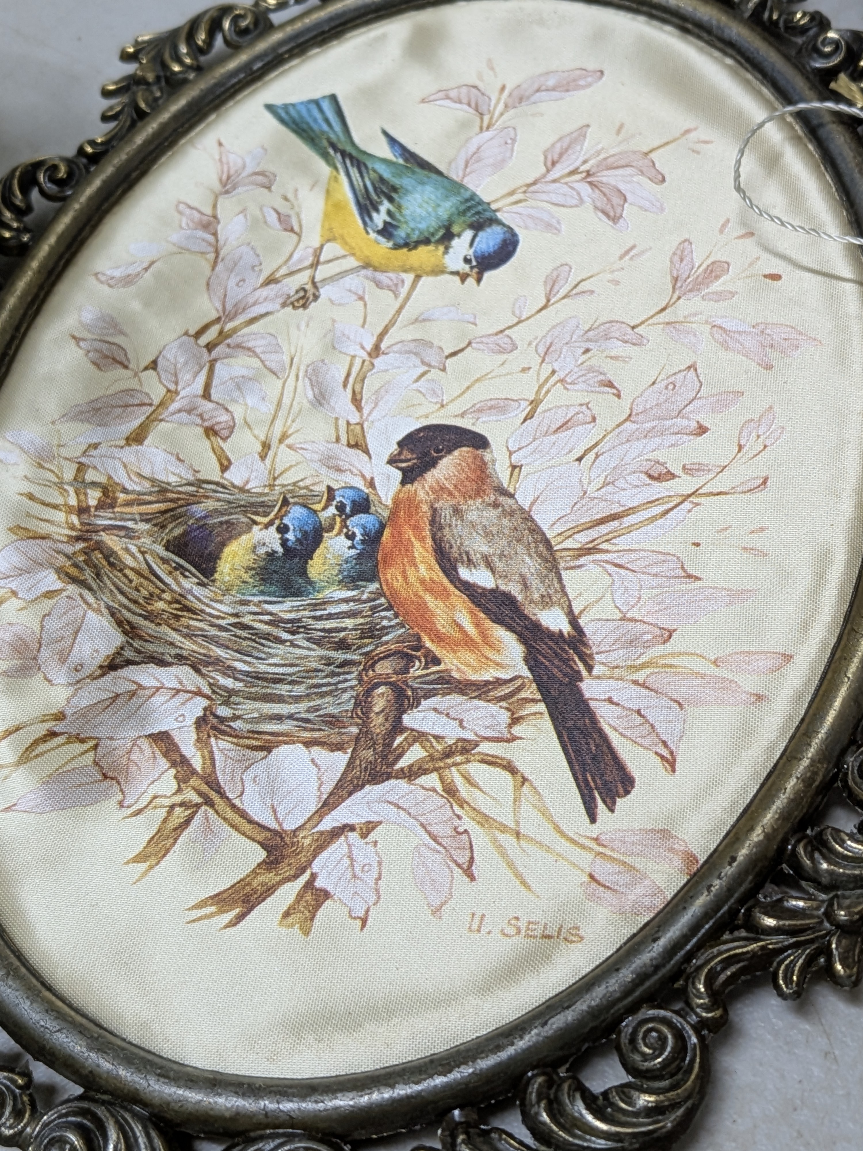 Lot of Decorative Homewares and Sundries including Royal Doulton — Lot 038, photograph 8