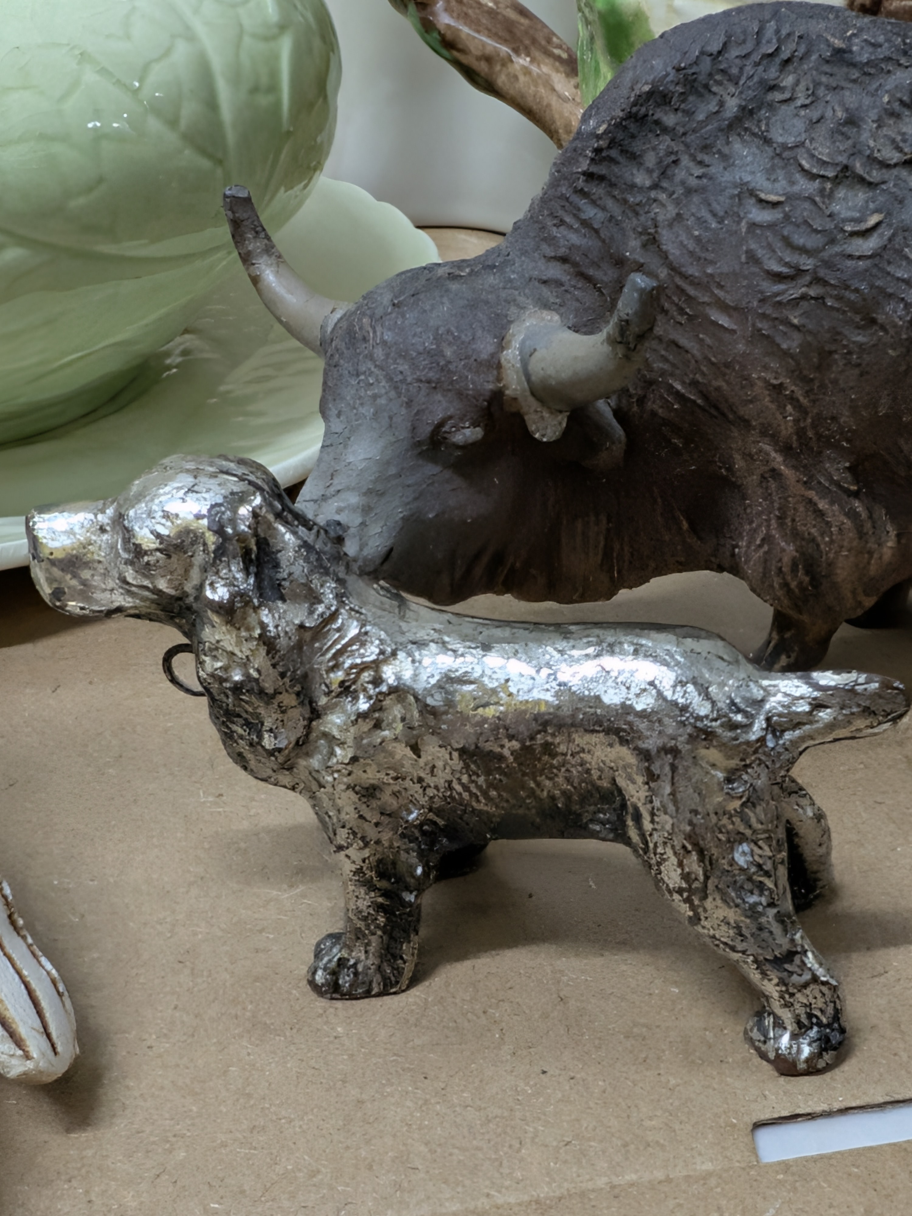 Lot of Decorative Sundries including Vintage Ceramics and Figurines — Lot 041, photograph 2