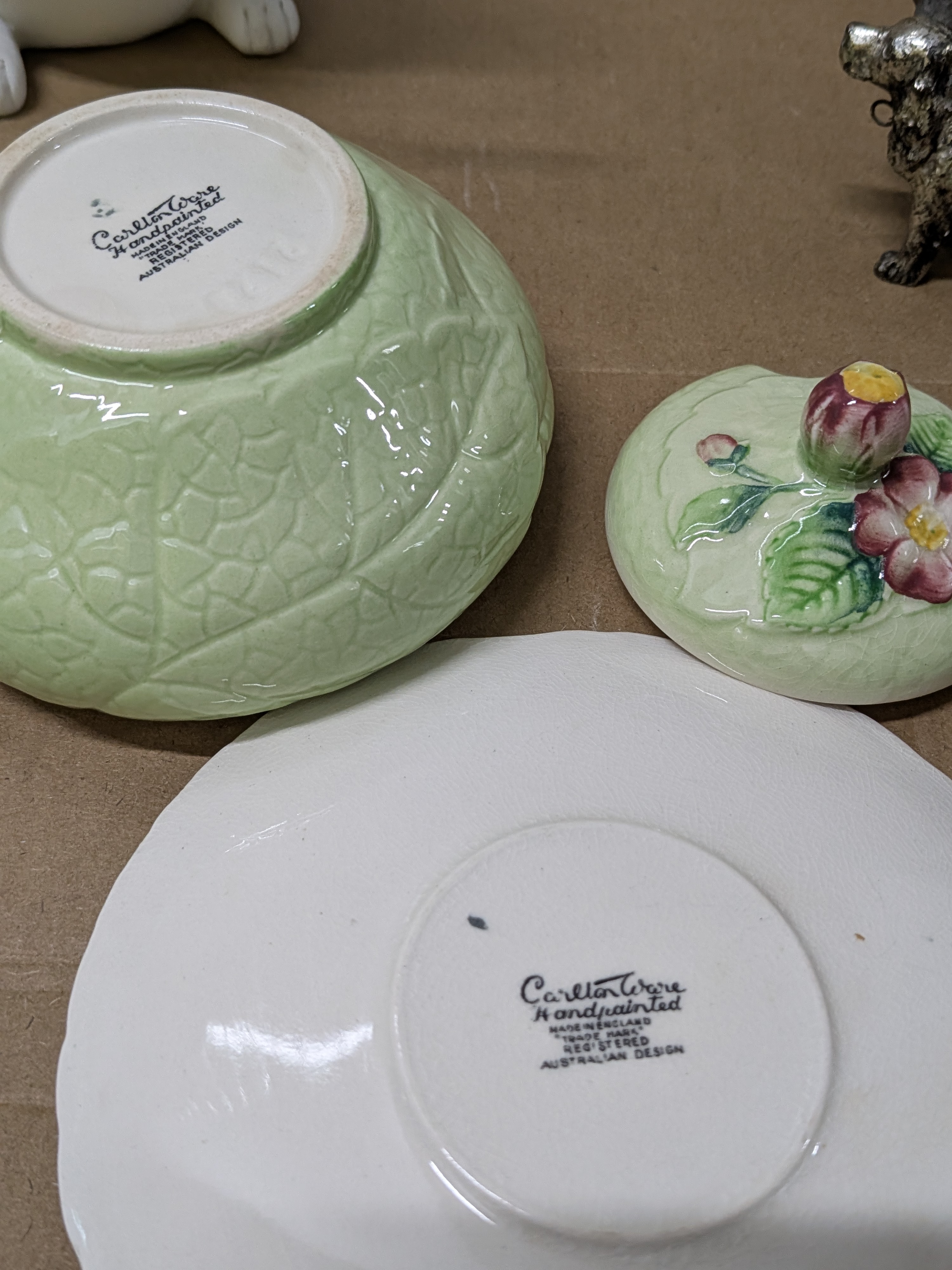 Lot of Decorative Sundries including Vintage Ceramics and Figurines — Lot 041, photograph 5