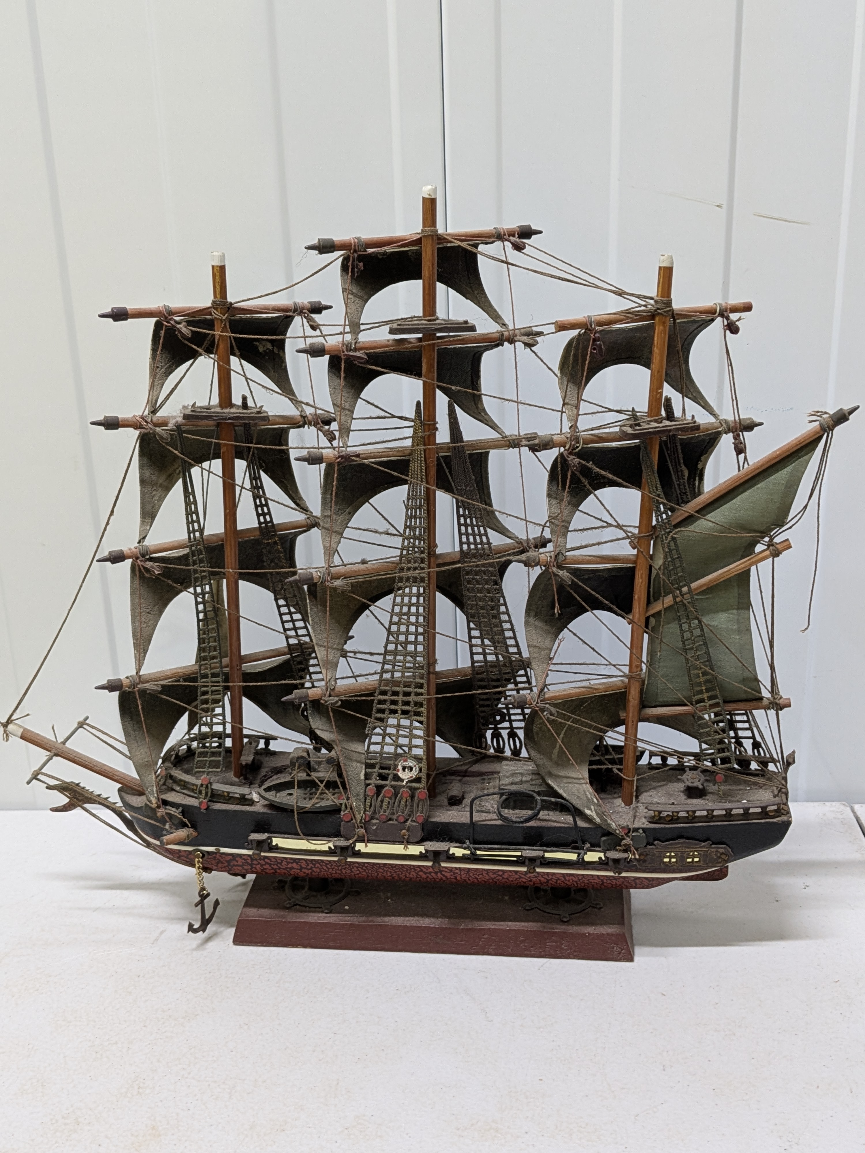 Vintage Wooden Model Ship, 'Spanish Frigate' — Lot 045, photograph 5