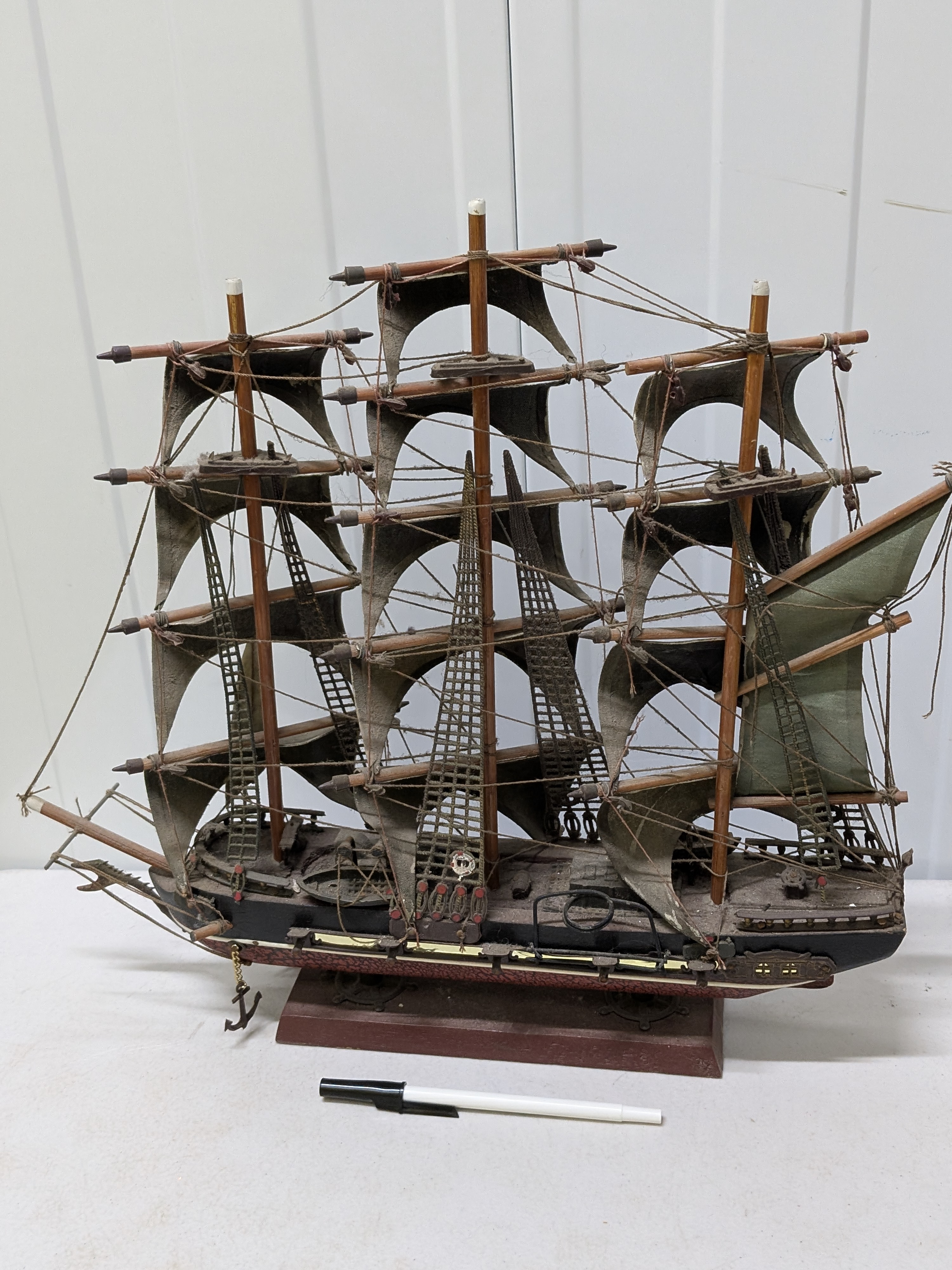 Vintage Wooden Model Ship, 'Spanish Frigate' — Lot 045, photograph 6
