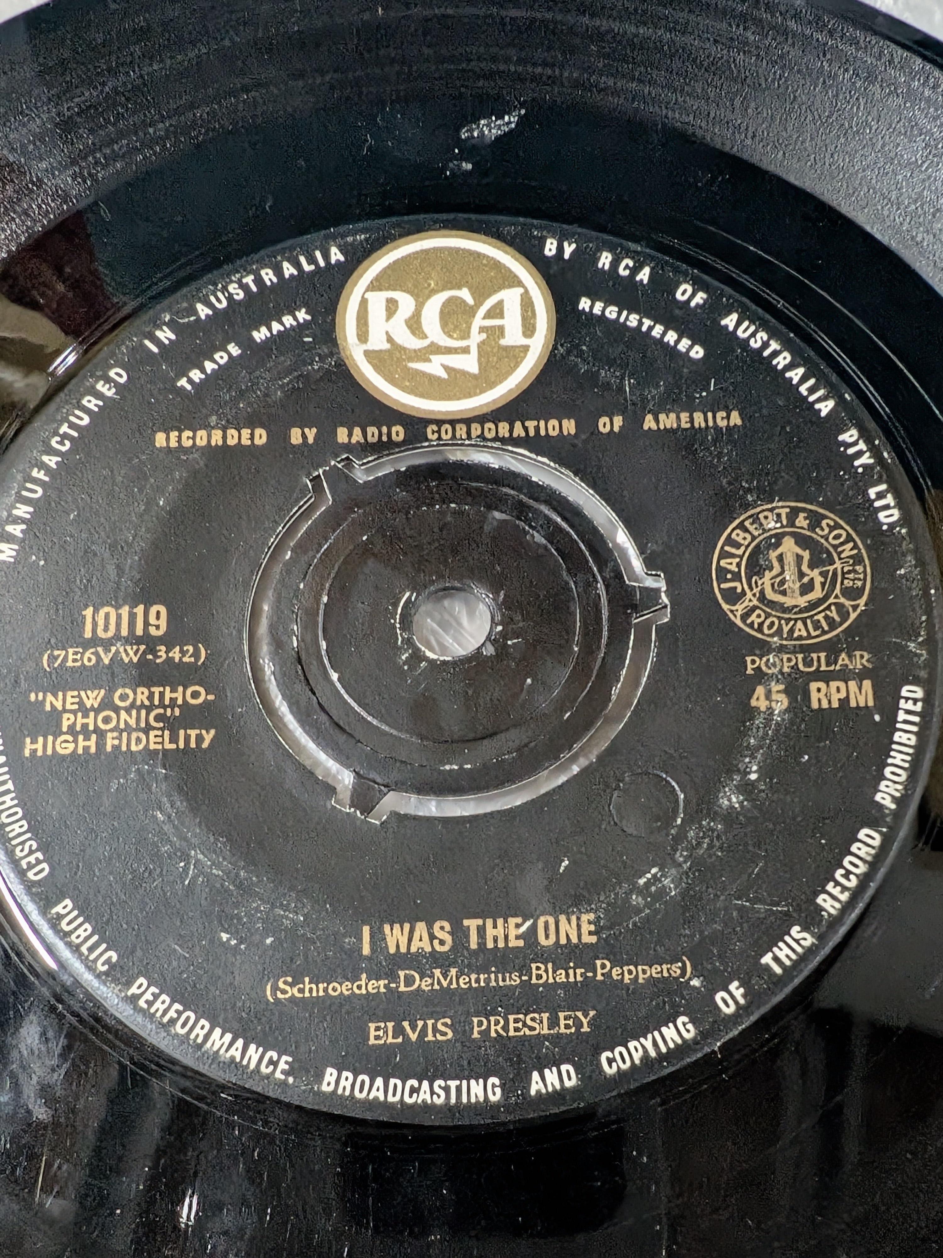 Boxed Lot of Vintage Comic Books and Elvis Presley 45 RPM Record Sundries — Lot 046, photograph 7