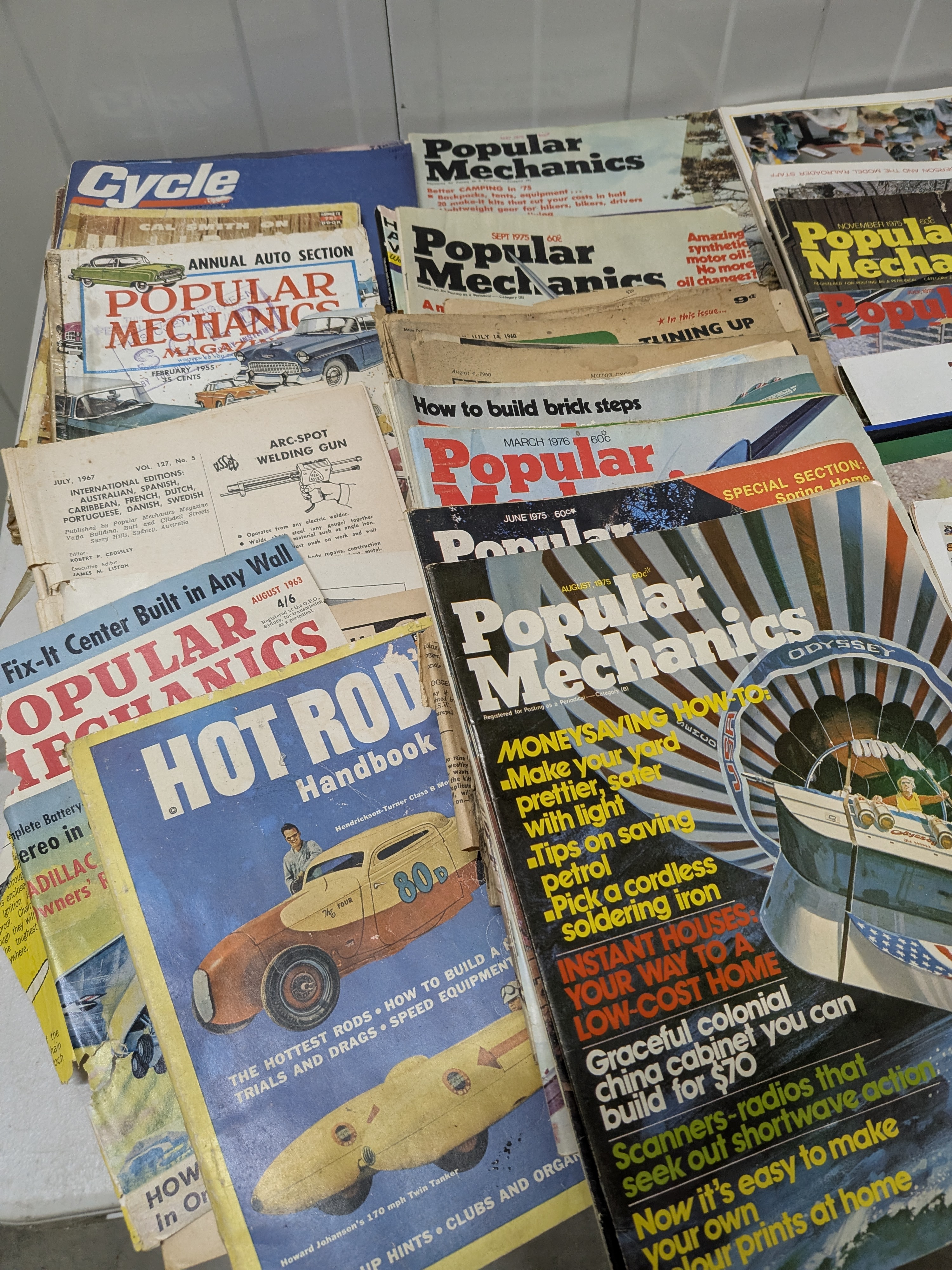 Collection of Vintage Popular Mechanics, Model Railroader, and Hot Rod Magazines — Lot 047, photograph 2
