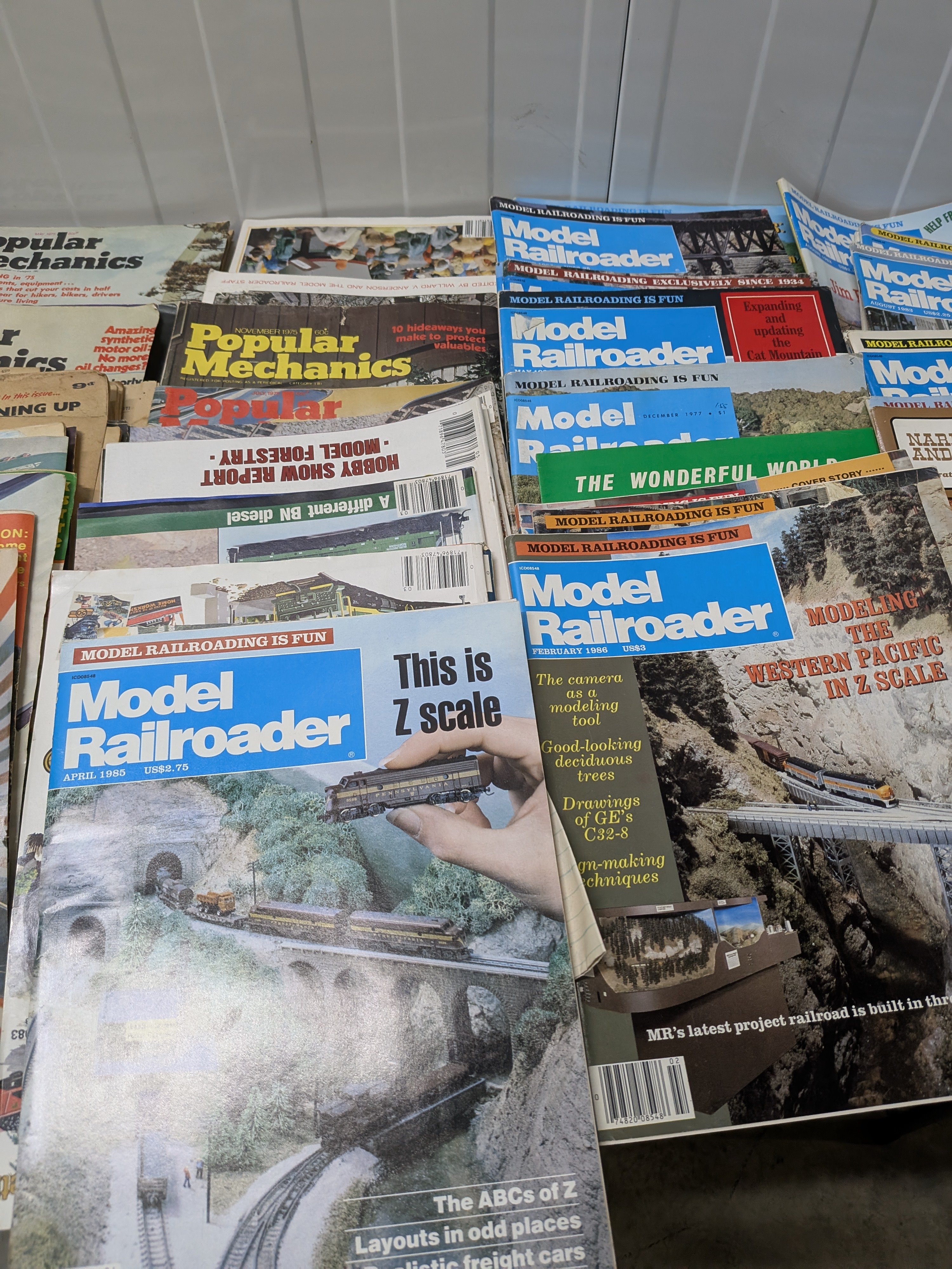 Collection of Vintage Popular Mechanics, Model Railroader, and Hot Rod Magazines — Lot 047, photograph 3
