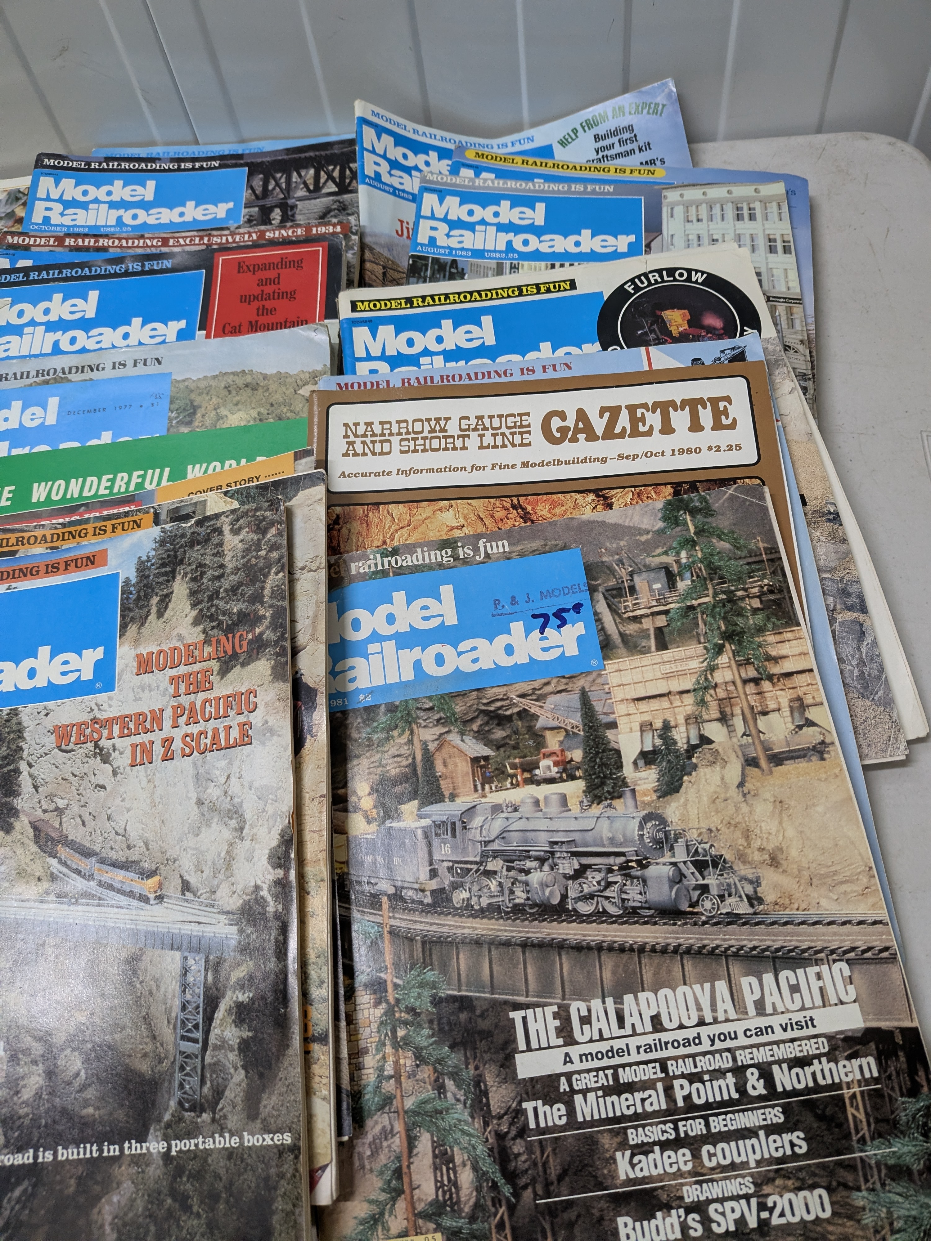 Collection of Vintage Popular Mechanics, Model Railroader, and Hot Rod Magazines — Lot 047, photograph 4