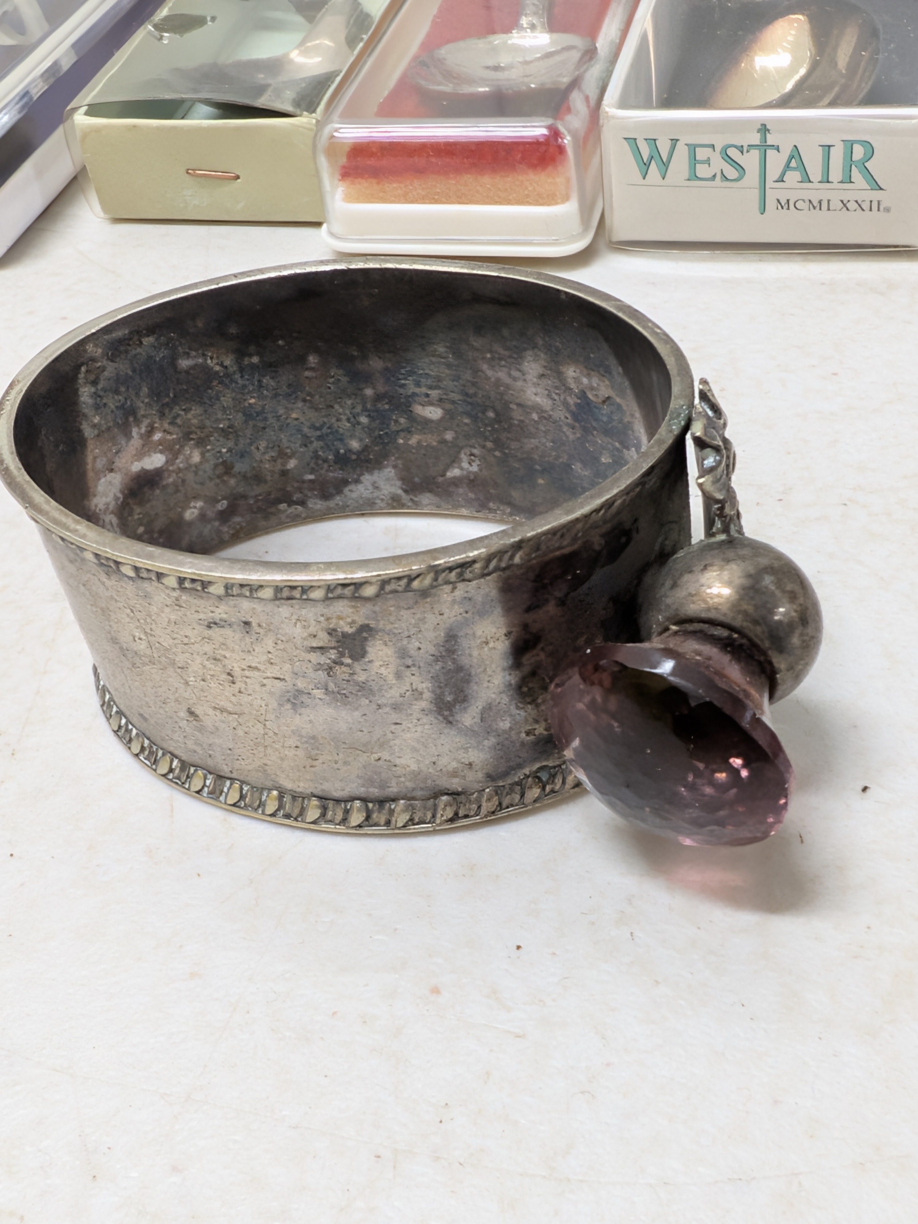 Lot of Vintage Souvenir Spoons, Napkin Rings, and Silver Plate Sundries — Lot 048, photograph 6