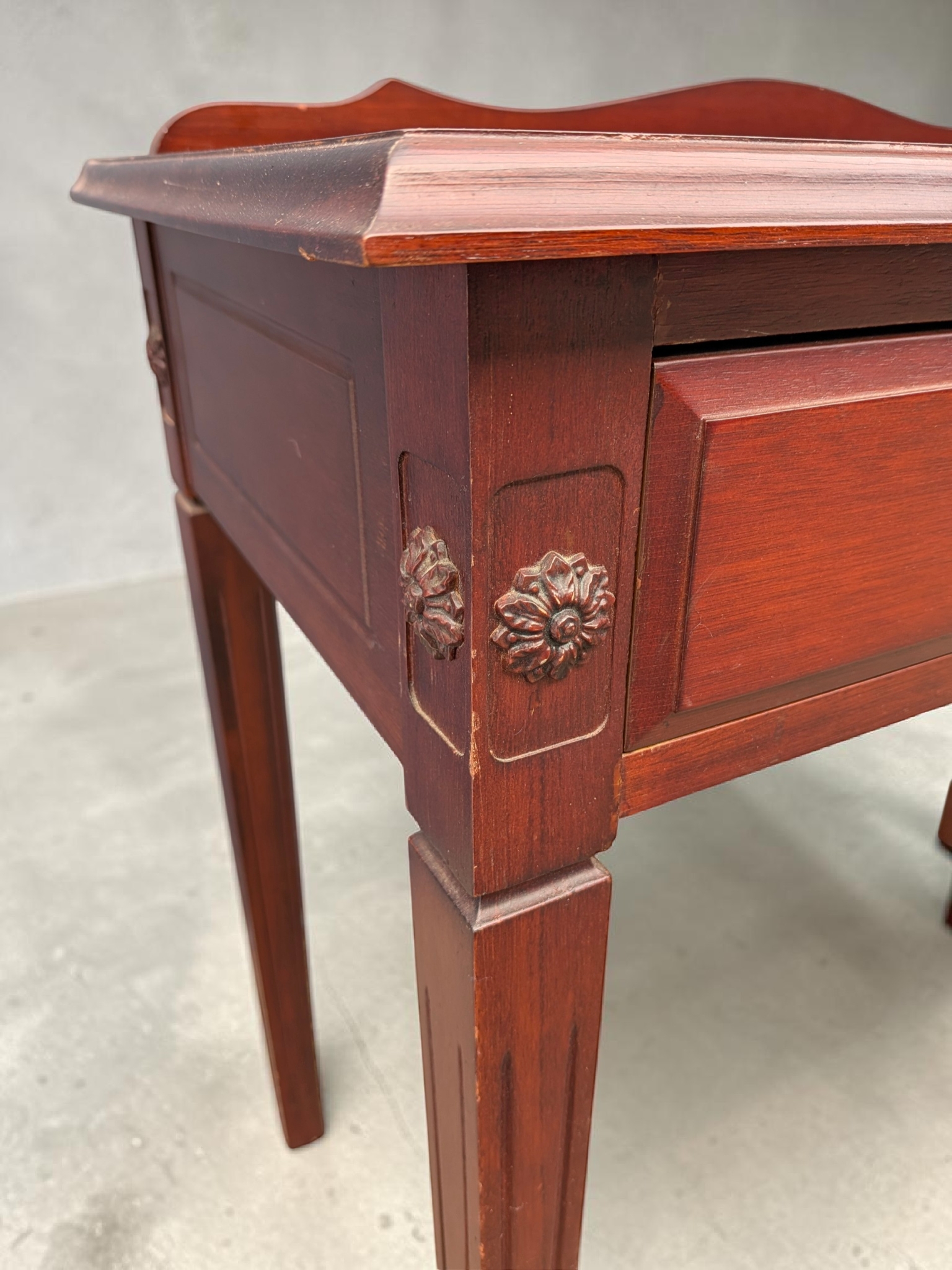 Two drawer Mahogany Hall Table — Lot 005, photograph 2
