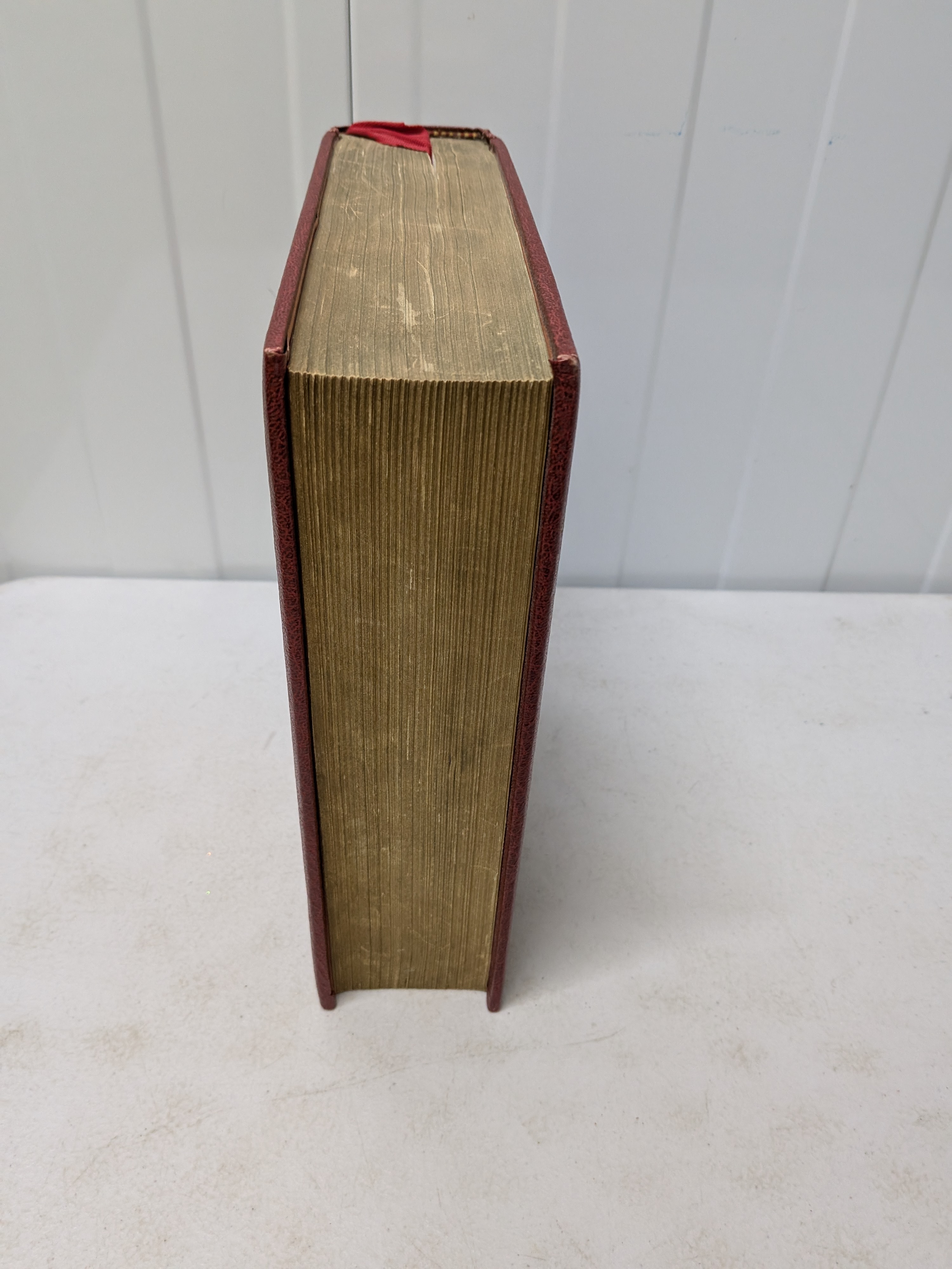 The Holy Bible, Authorized King James Version, Family Edition — Lot 050, photograph 2