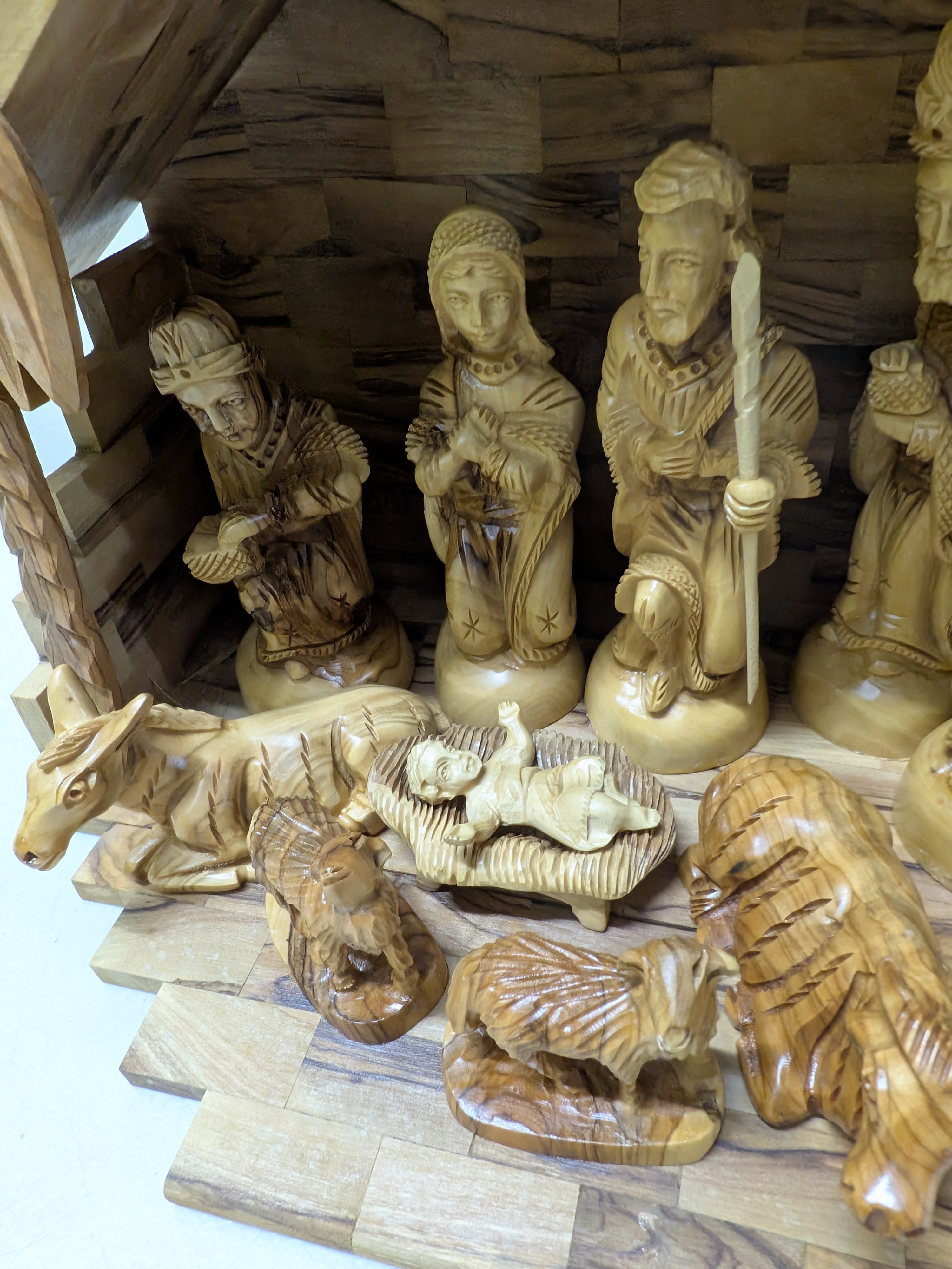 Vintage Large Carved Christmas Nativity Scene with Stable — Lot 051, photograph 2