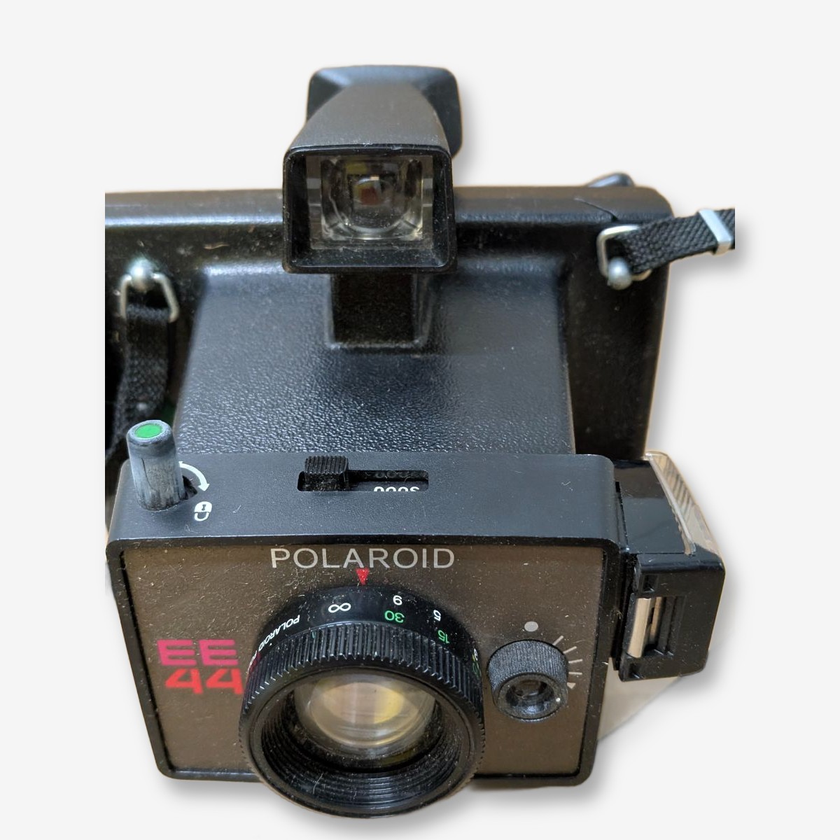 Lot of Two Vintage Film Cameras: Agfa Isoly 100 and Polaroid EE44 — Lot 052, photograph 5